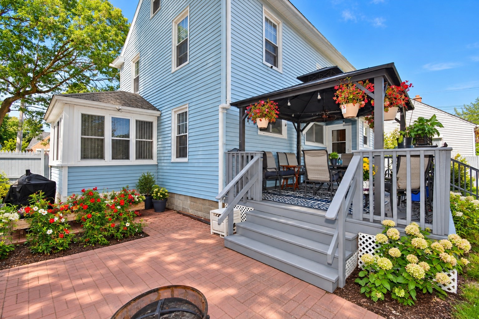 1245 Bay St Property Photo 4
