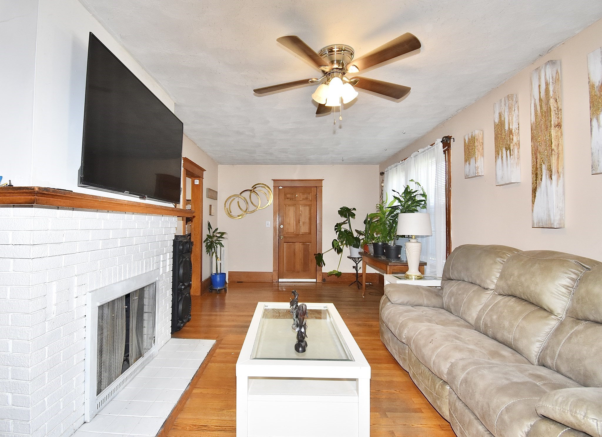 1245 Bay St Property Photo 5