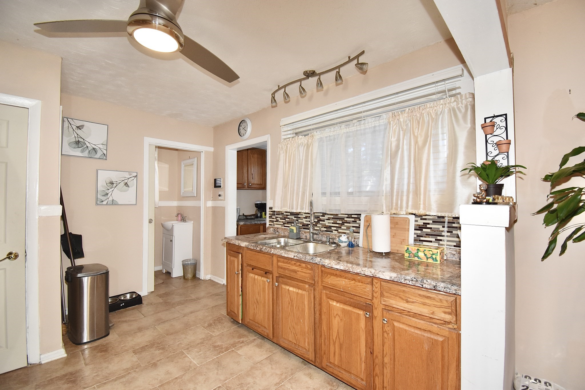1245 Bay St Property Photo 8
