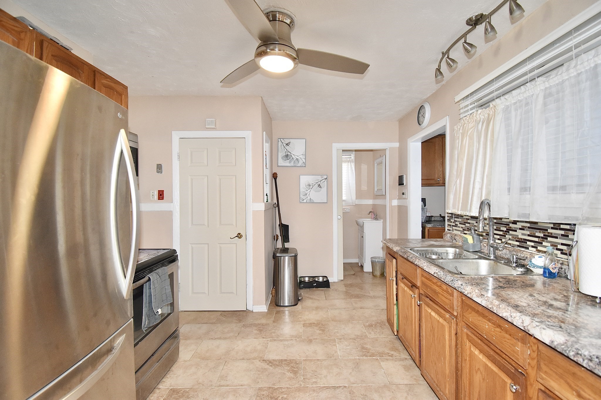 1245 Bay St Property Photo 9
