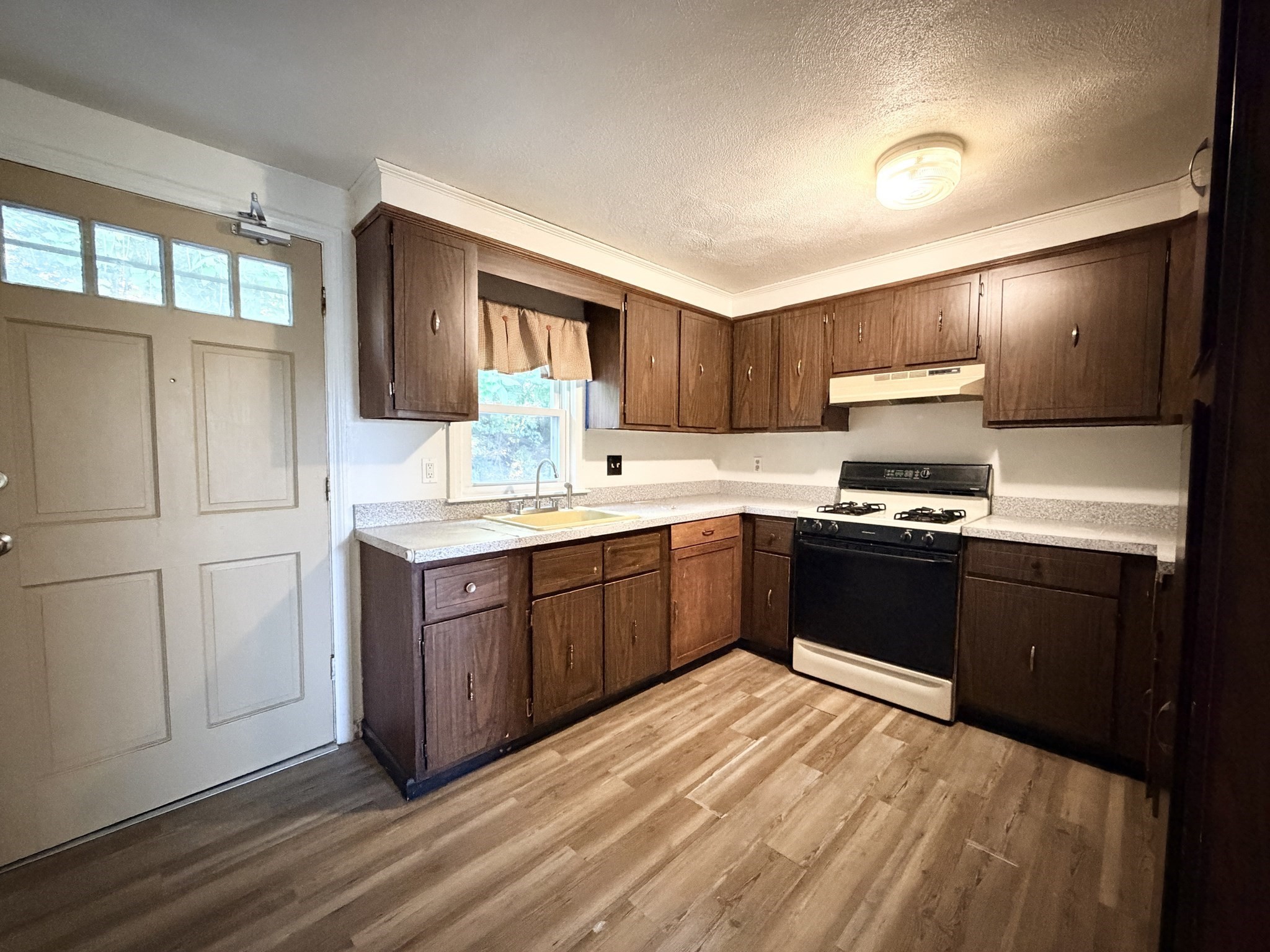 2 Filbert St # 4 Property Photo 5