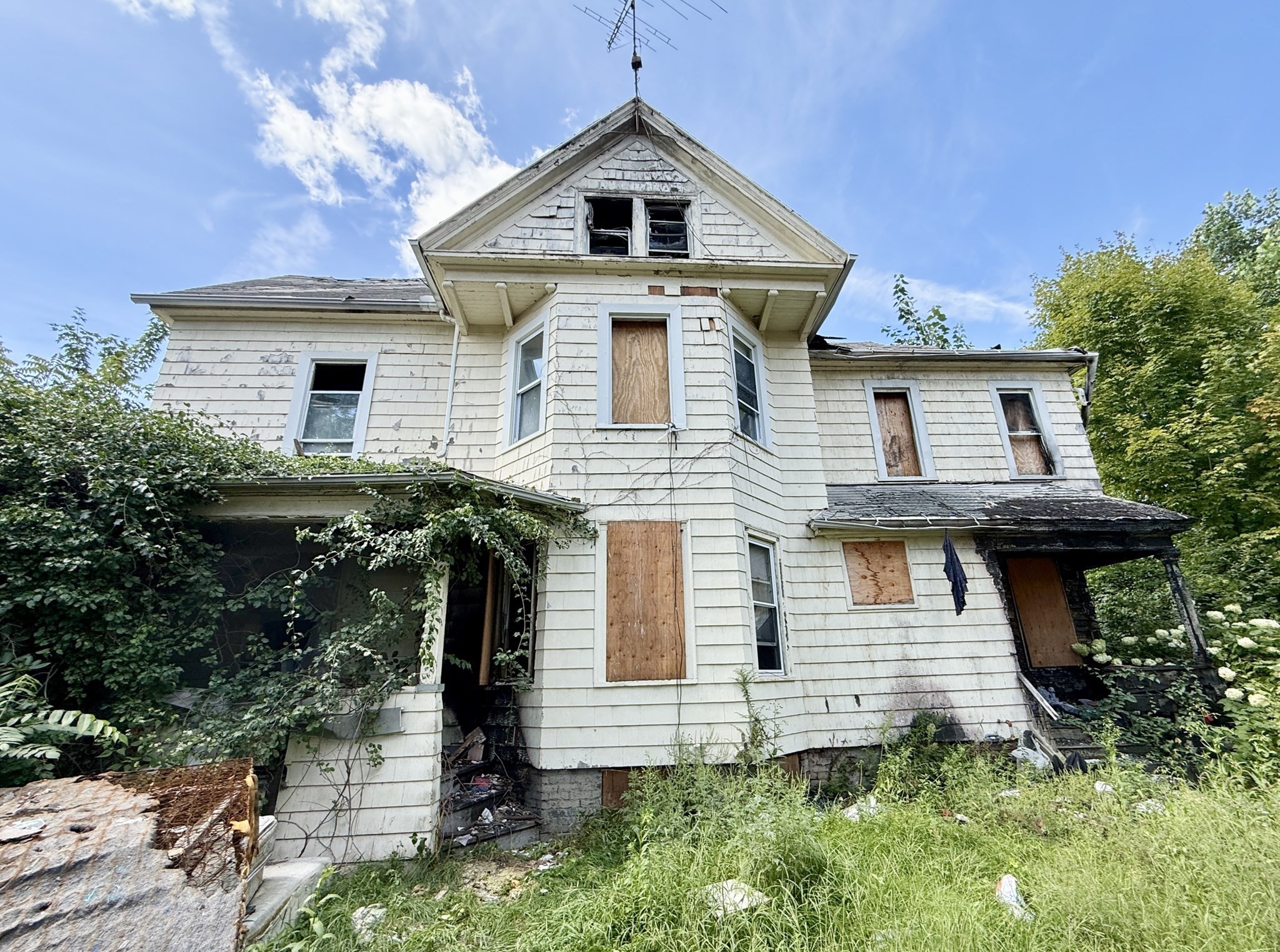 161 Lincoln St Property Photo 1