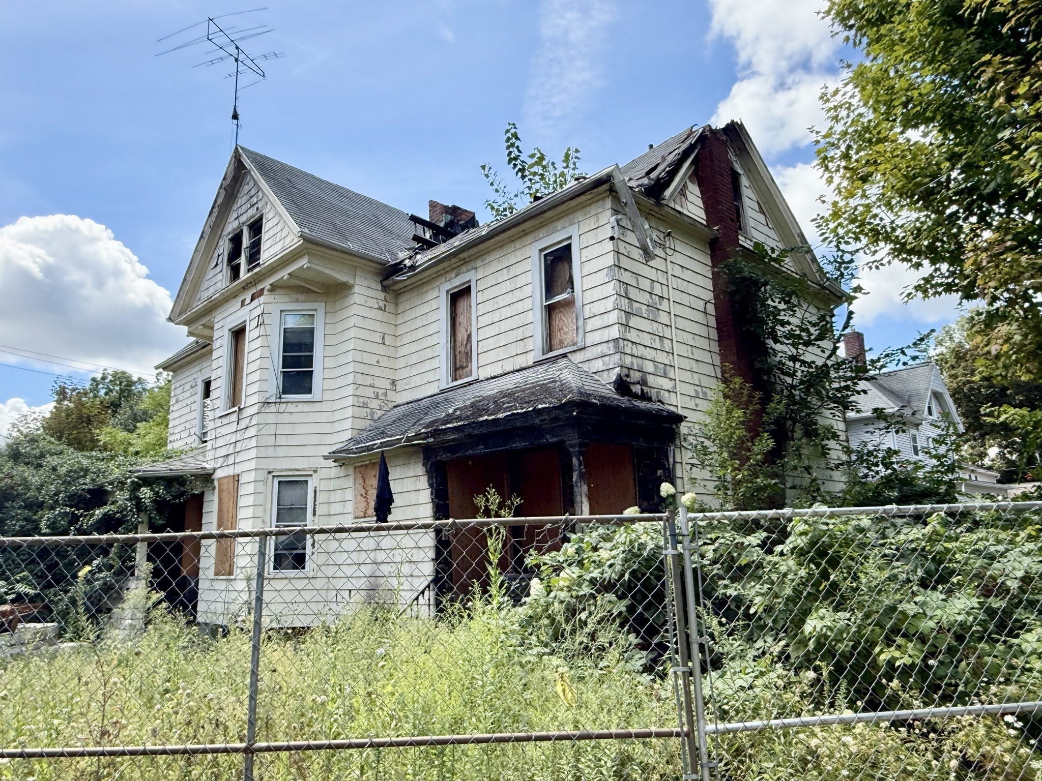 161 Lincoln St Property Photo 2