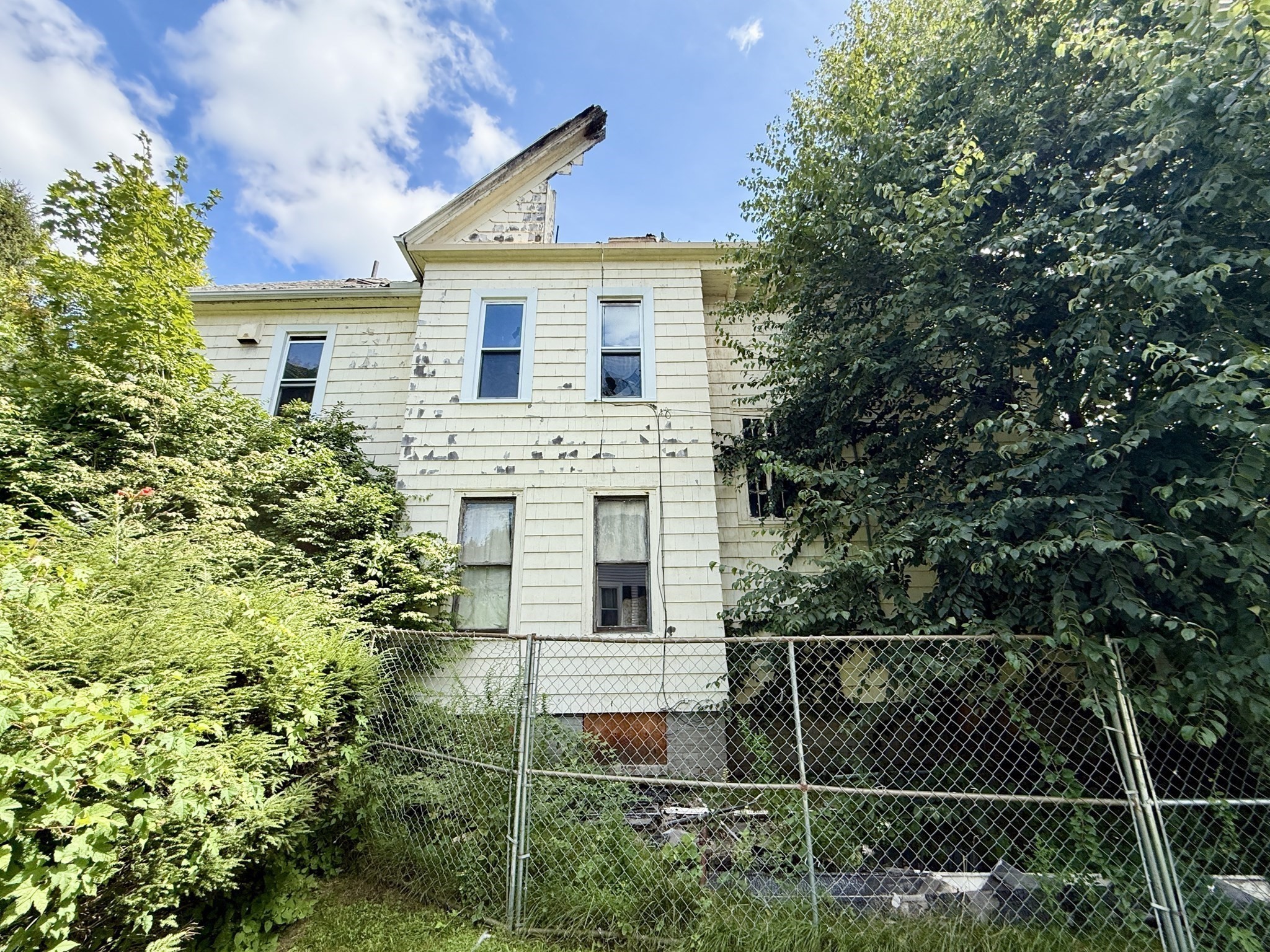 161 Lincoln St Property Photo 3
