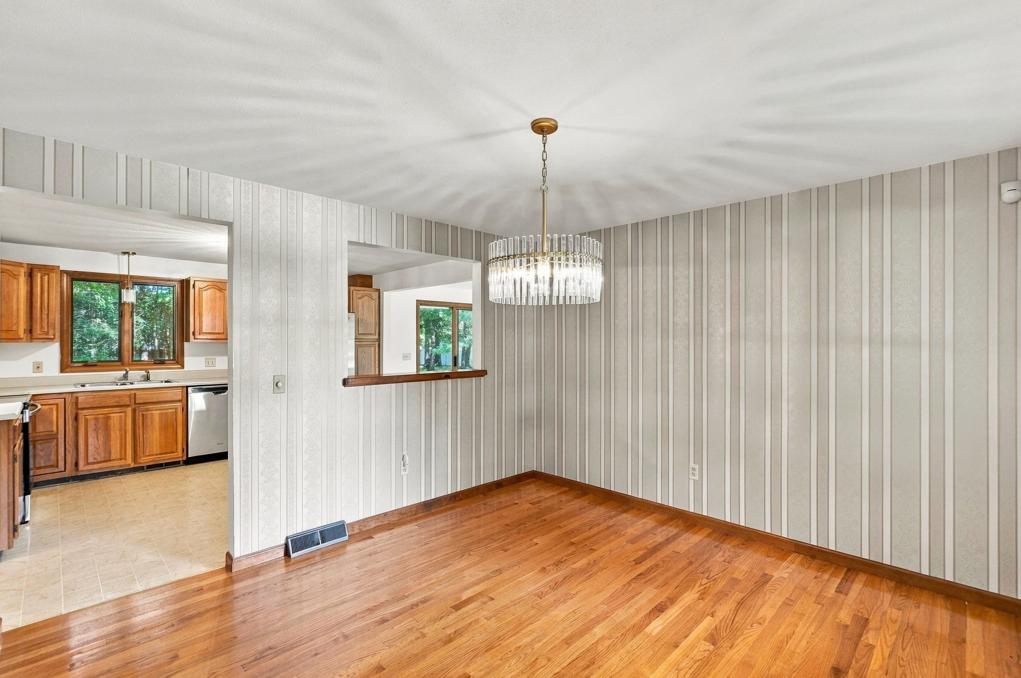690 Converse Street Property Photo 11