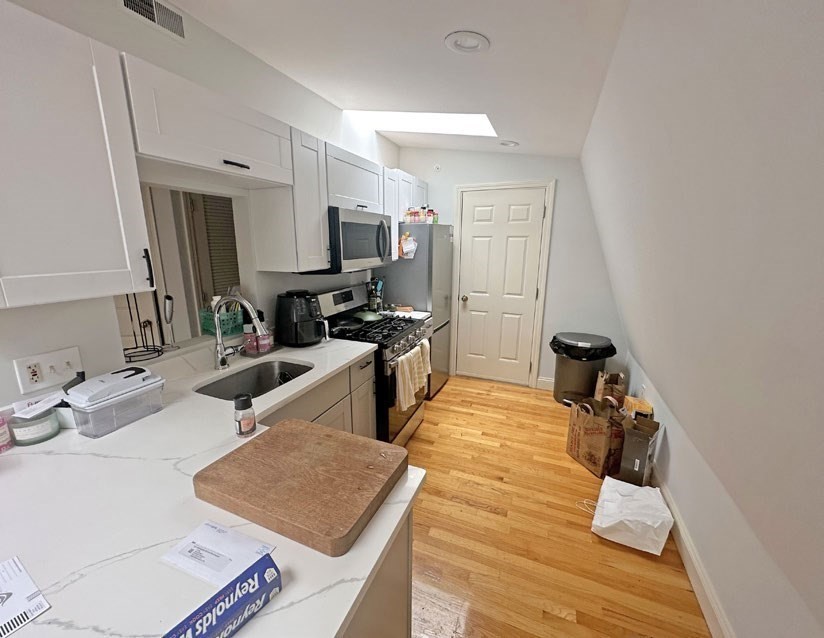 550 E 3rd Street Property Photo 9