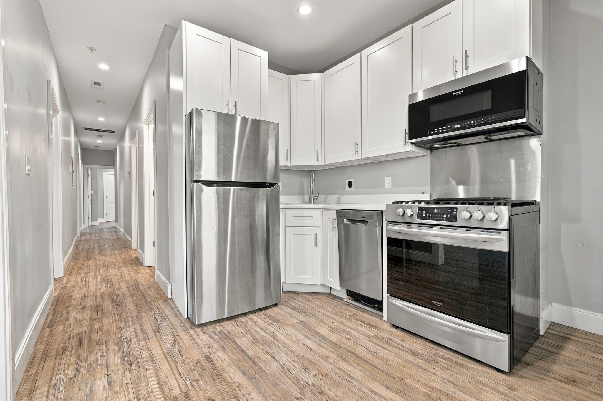 1 Beacon St # 3r Property Photo 3