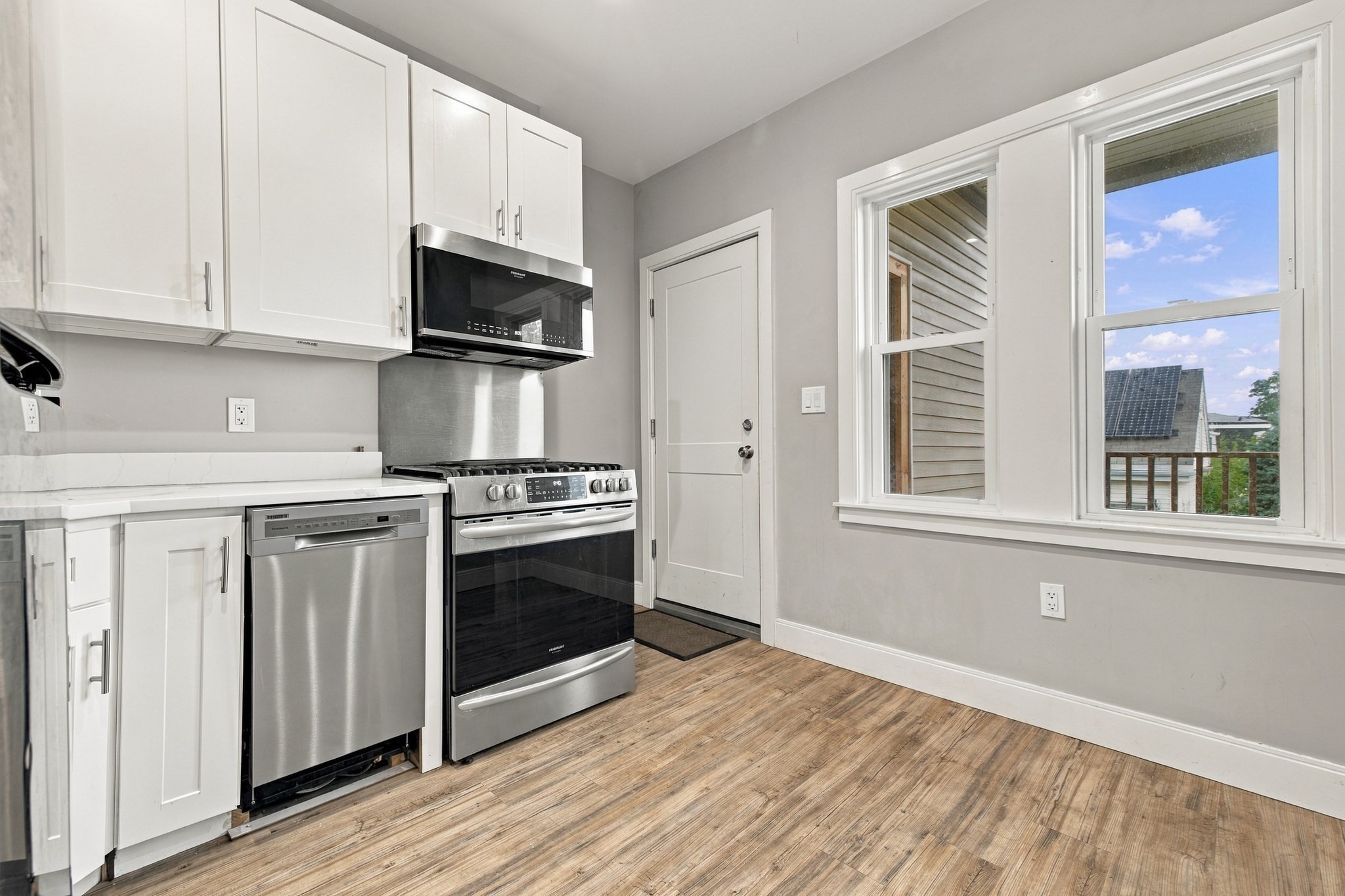 1 Beacon St # 3r Property Photo 4