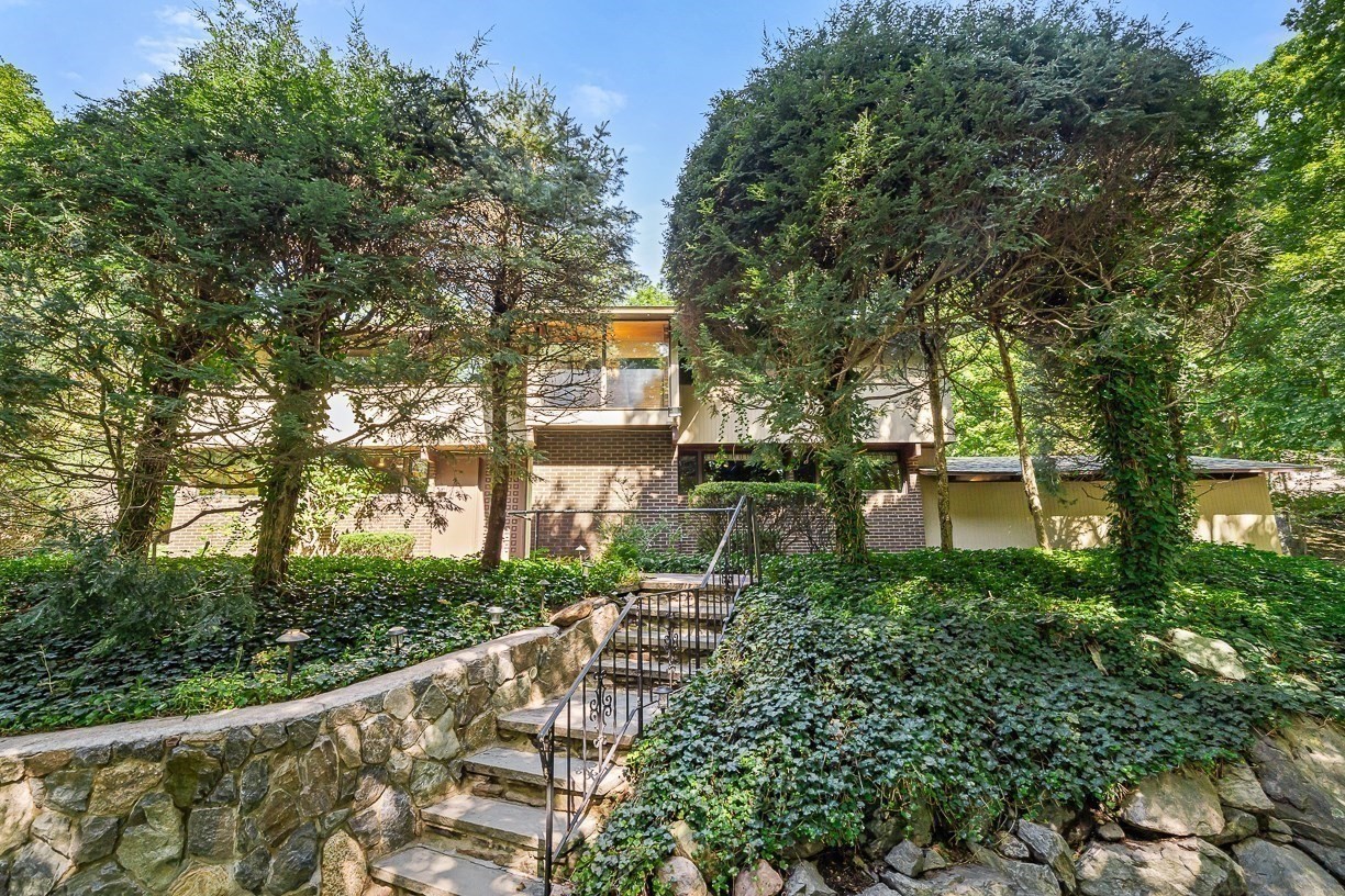 7 Arnold Rd Property Photo 2