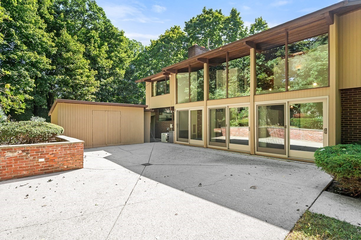 7 Arnold Rd Property Photo 4