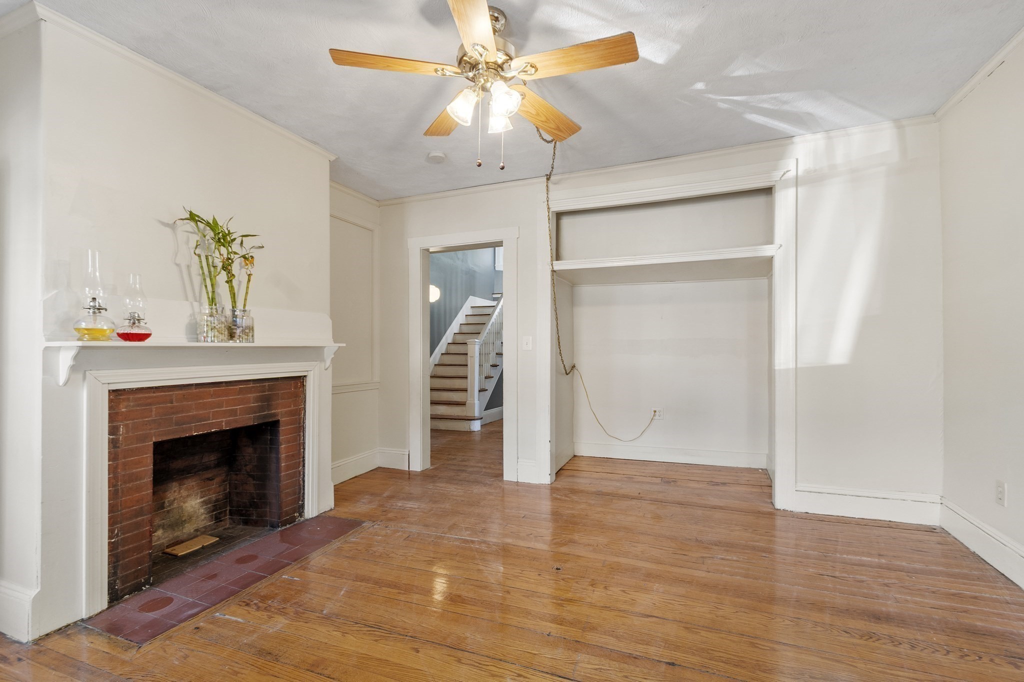 305 Nesmith St Property Photo 8