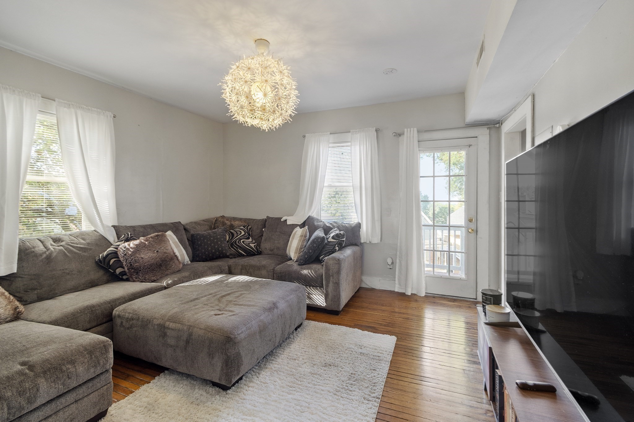 305 Nesmith St Property Photo 19