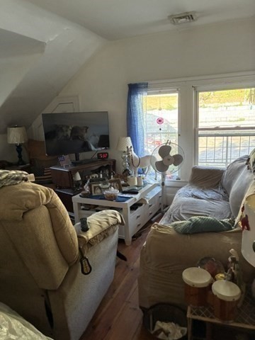 305 Nesmith St Property Photo 32