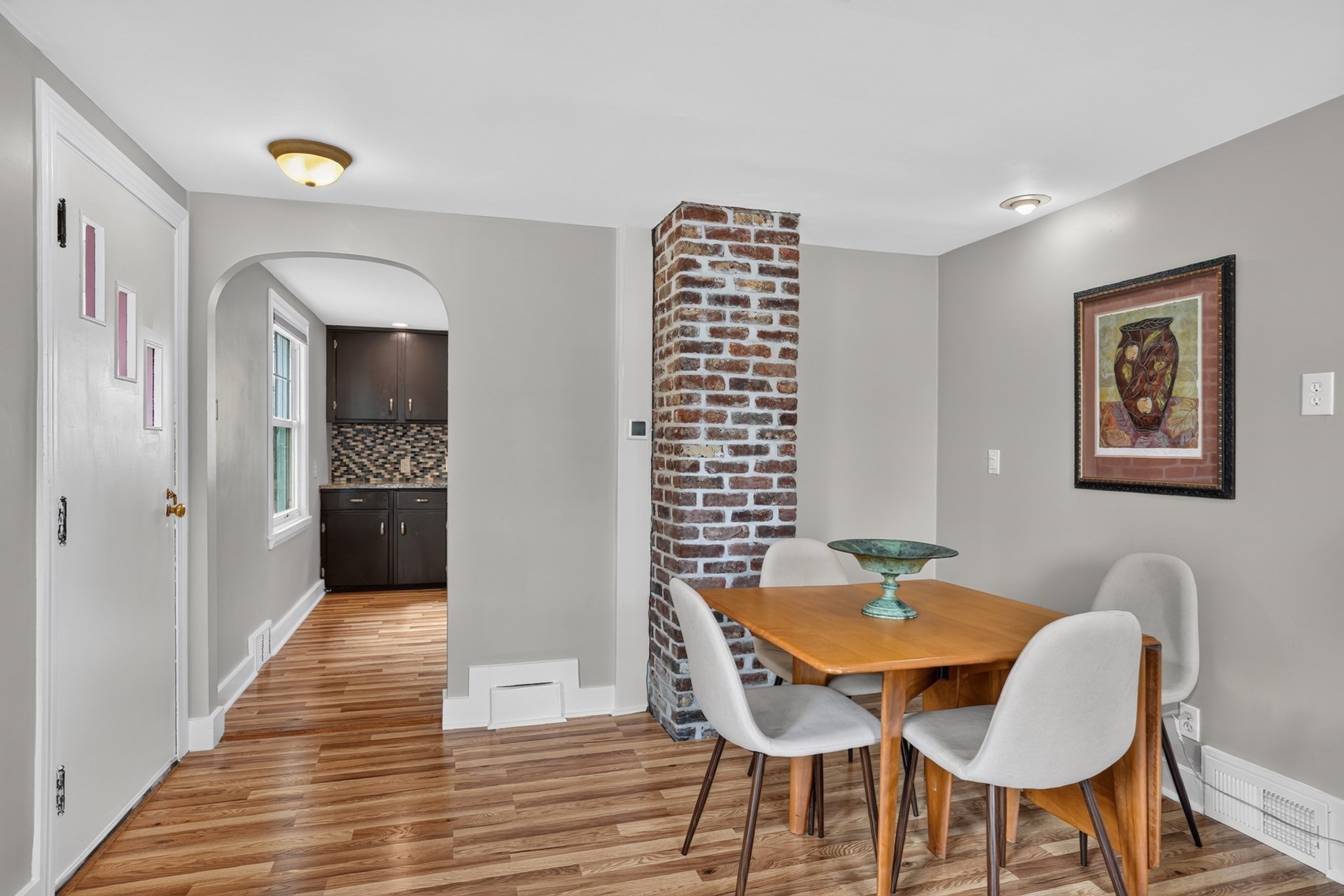 221 Fountain St Property Photo 6