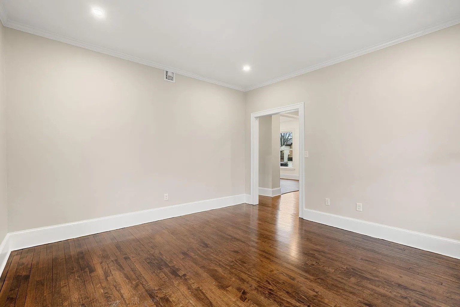 10 King St # 2 Property Photo 7