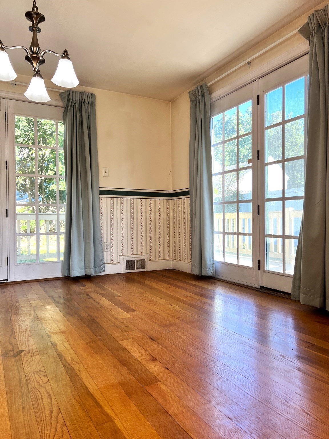 109 Pilgrim Property Photo 11