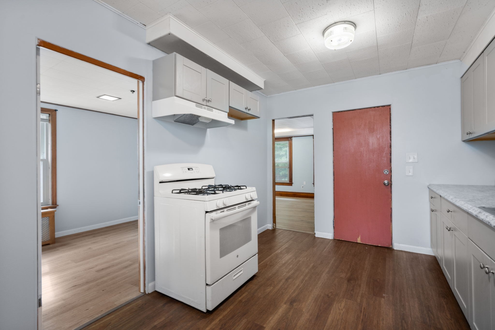 25 Leonard Ave Property Photo 5