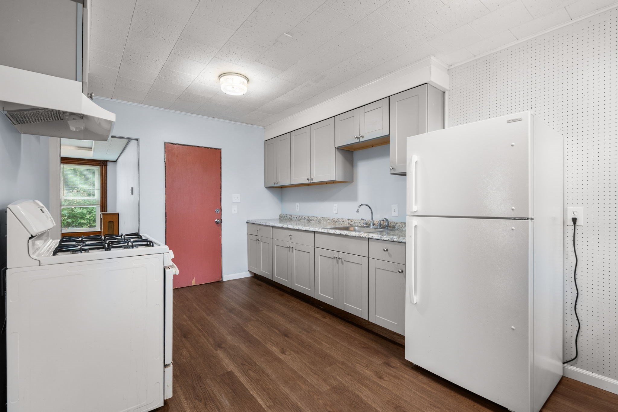 25 Leonard Ave Property Photo 6