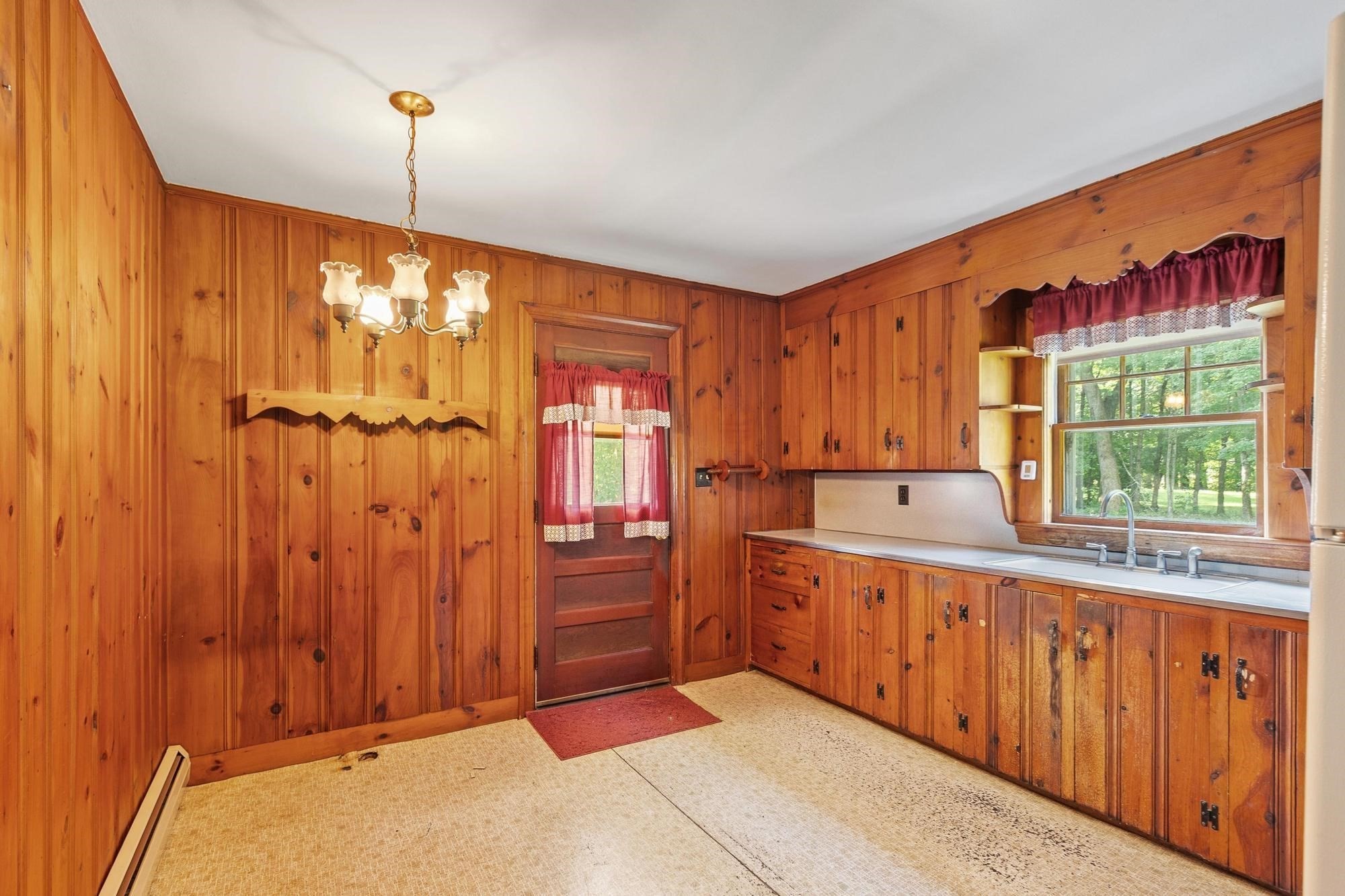 95 West Street Property Photo 4