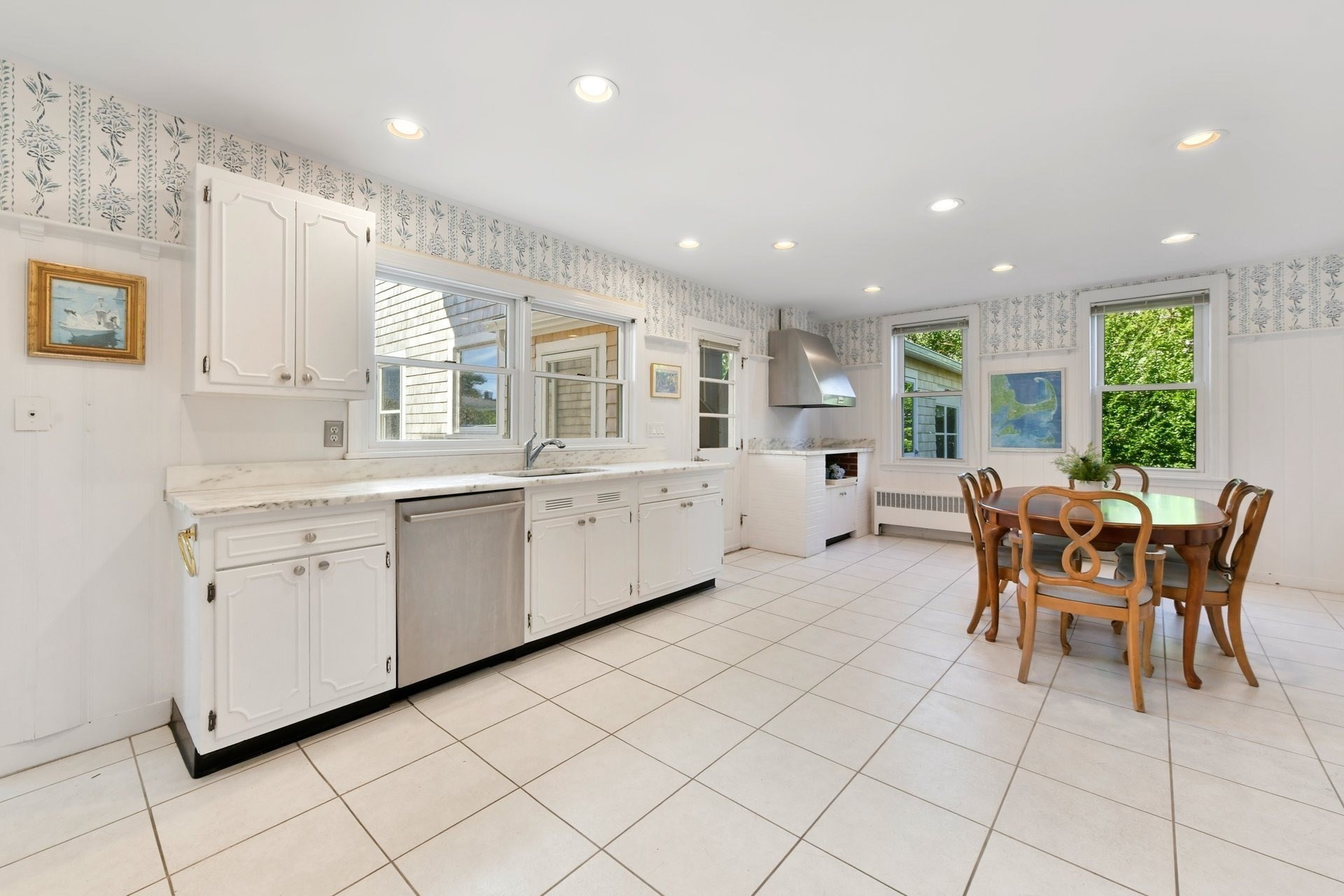 172 Irving Avenue Property Photo 22