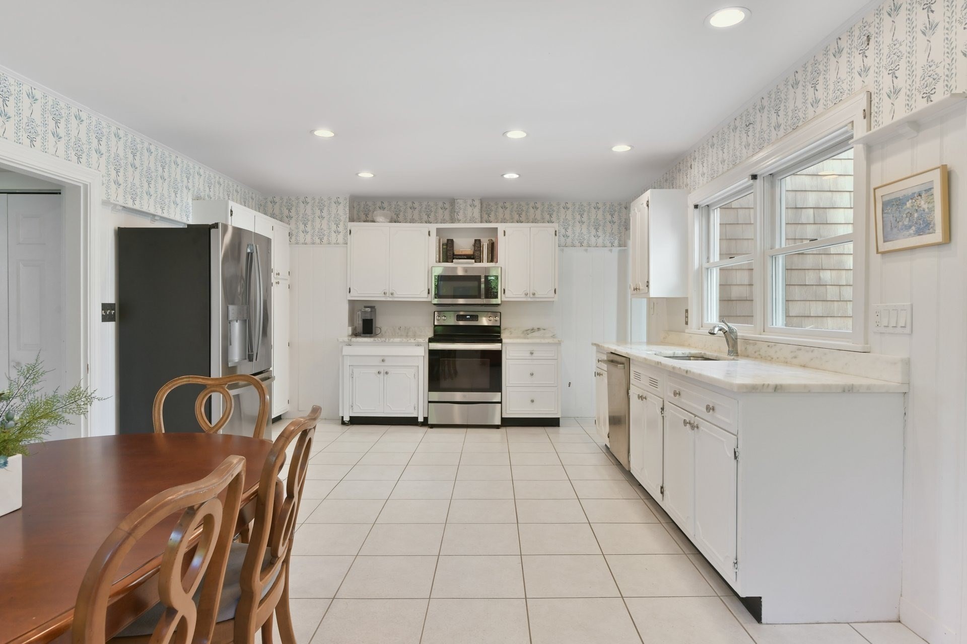 172 Irving Avenue Property Photo 24