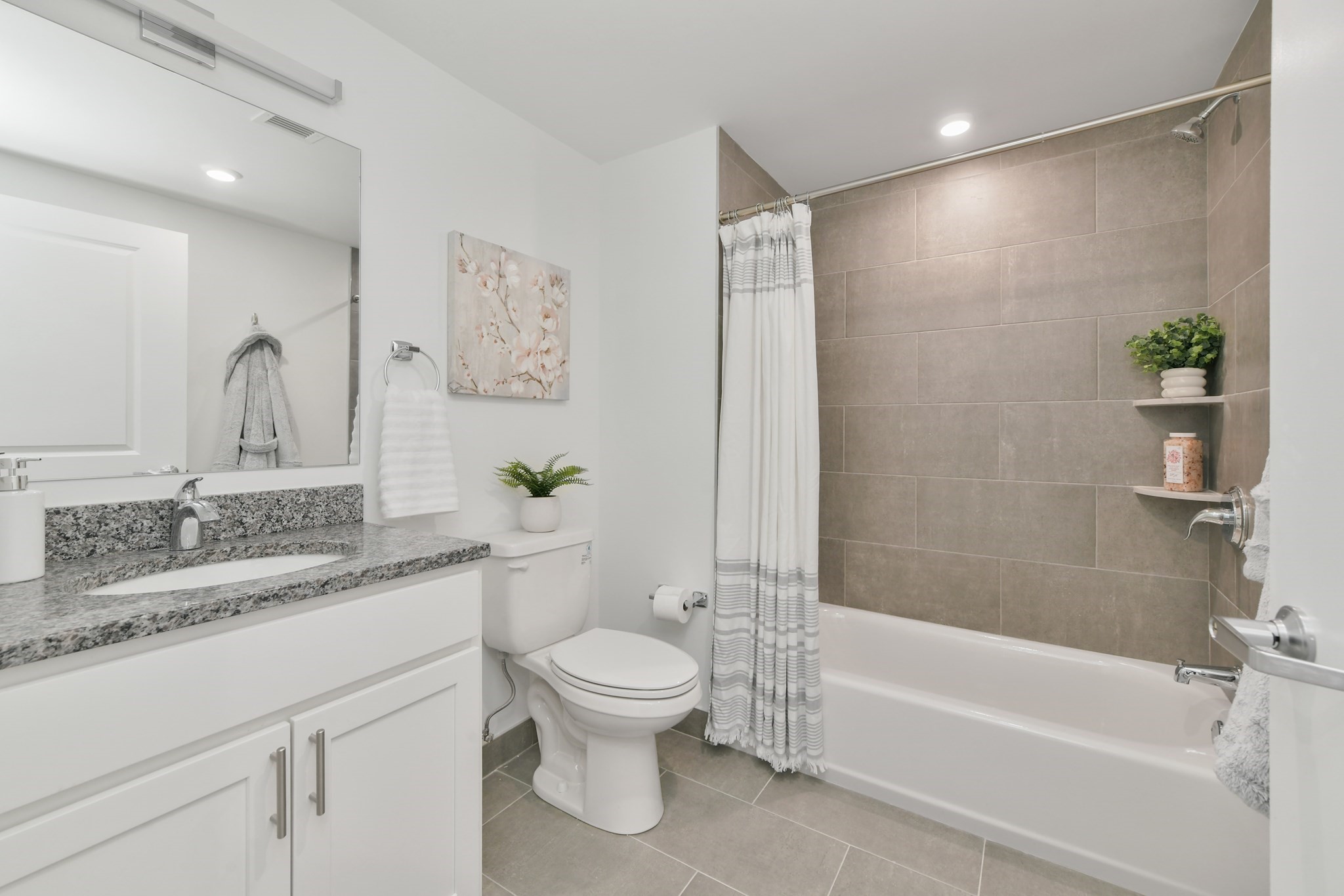 585 Essex St # 519 Property Photo 7