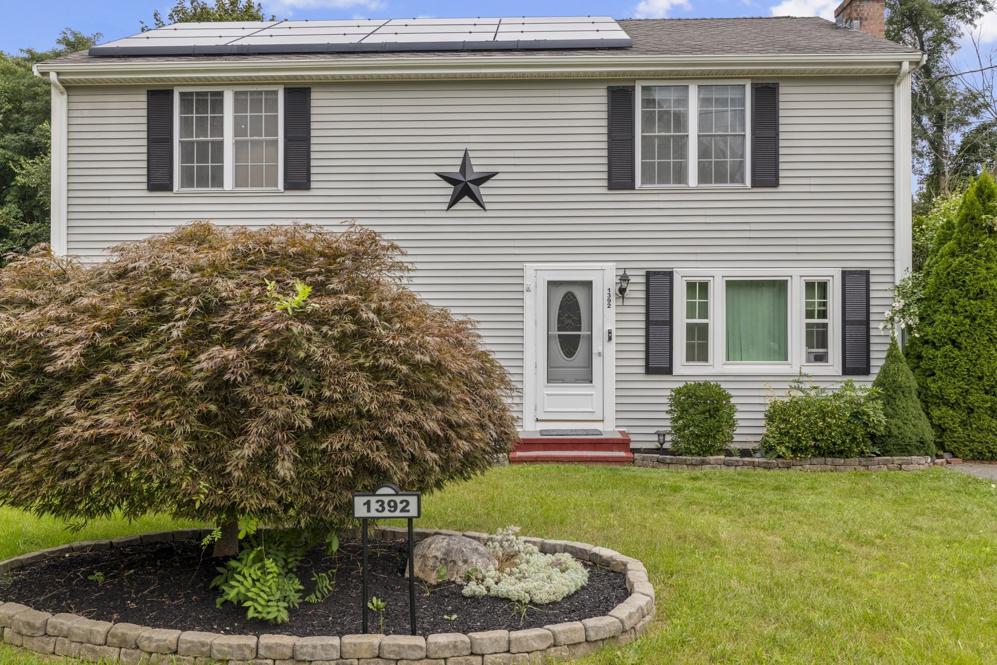 1392 Old Pleasant St Property Photo 1