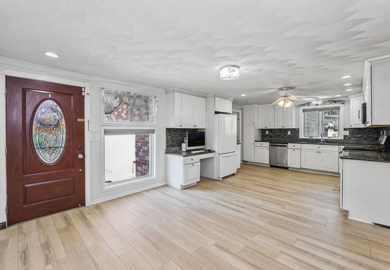 7 Lisa Road Property Photo 5