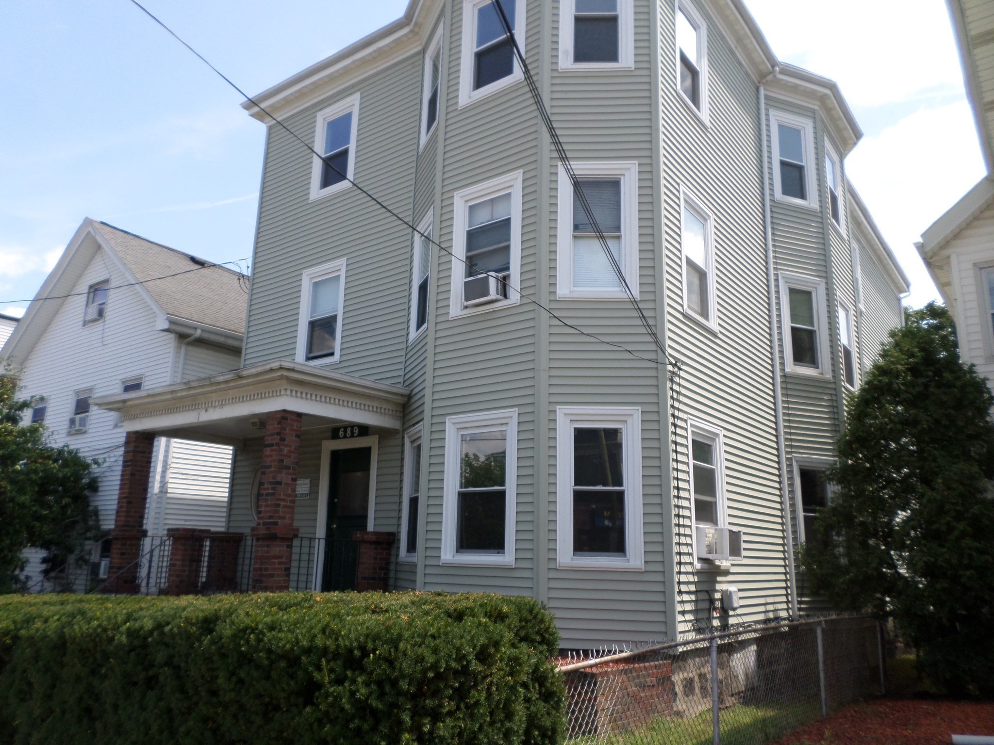 689 Broadway Property Photo 1