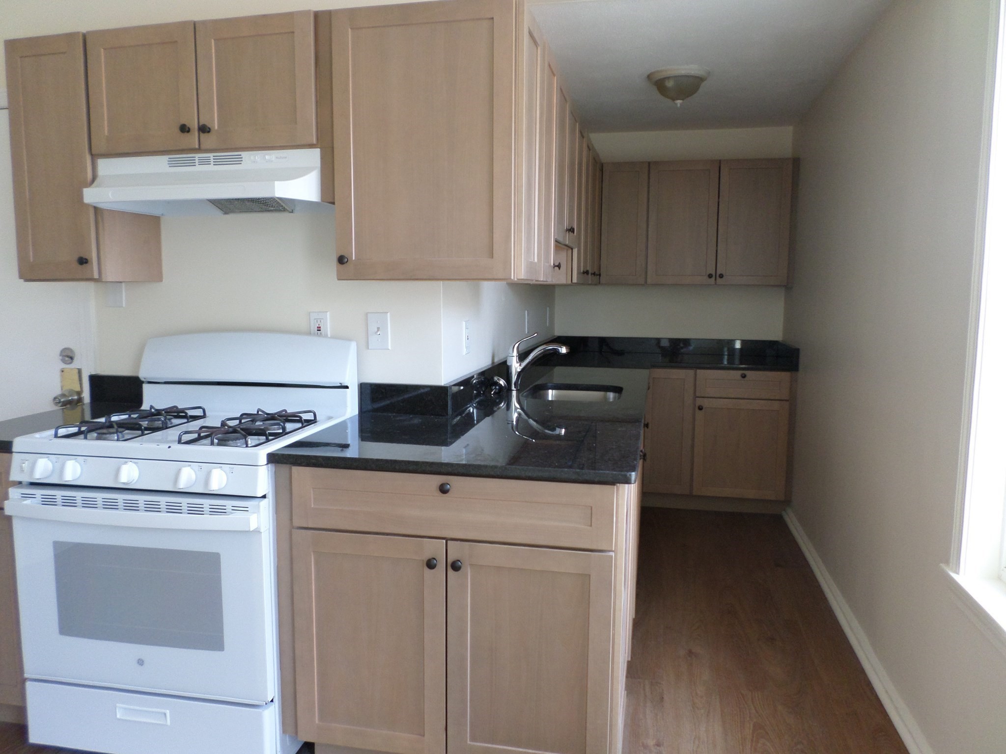689 Broadway Property Photo 3