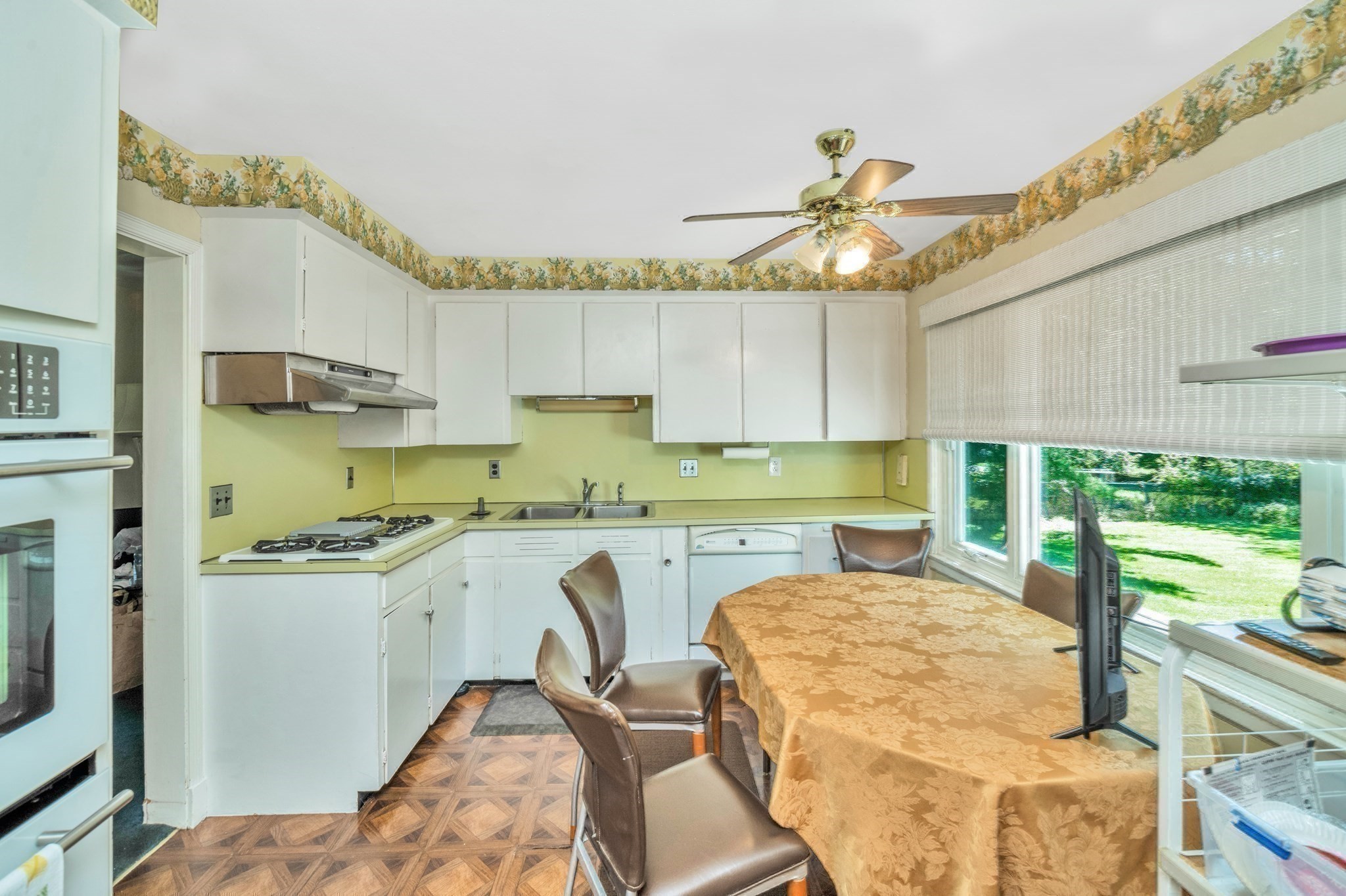 17 Hallen Ave Property Photo 4