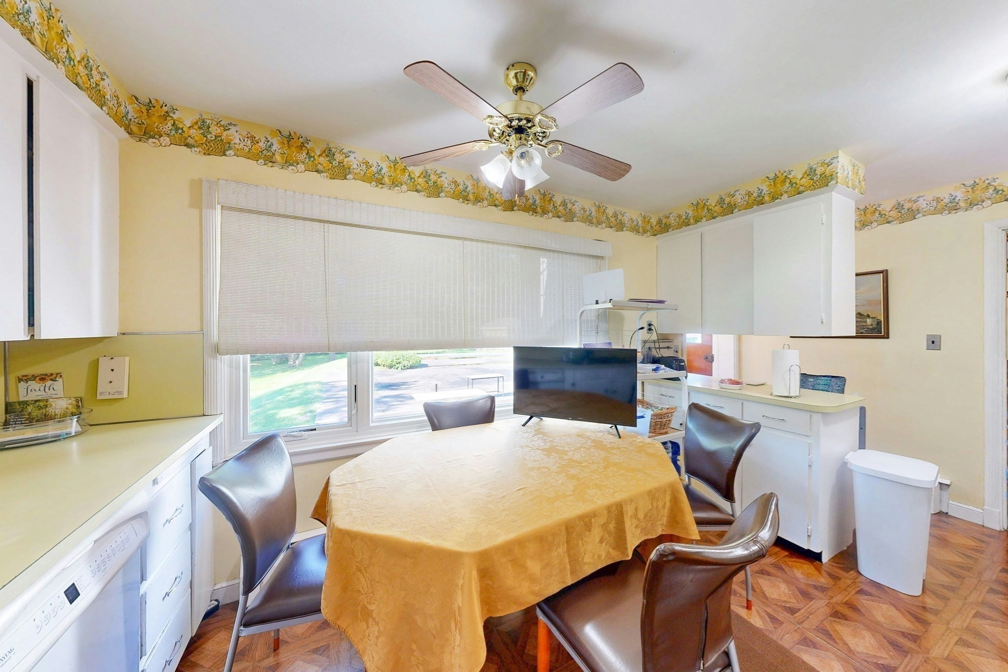17 Hallen Ave Property Photo 6
