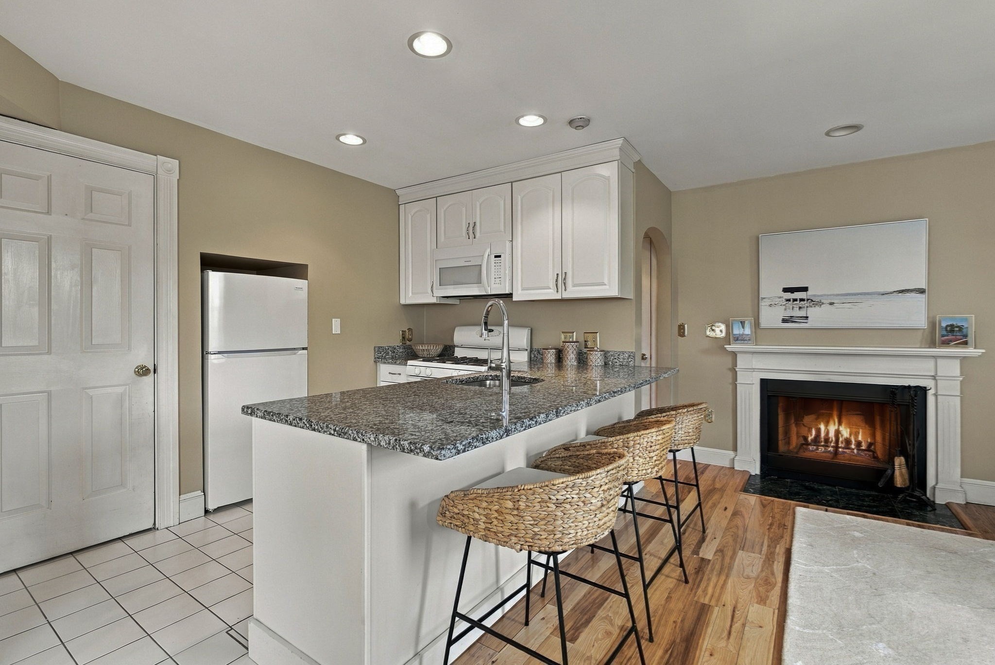 162 High St # B Property Photo 5