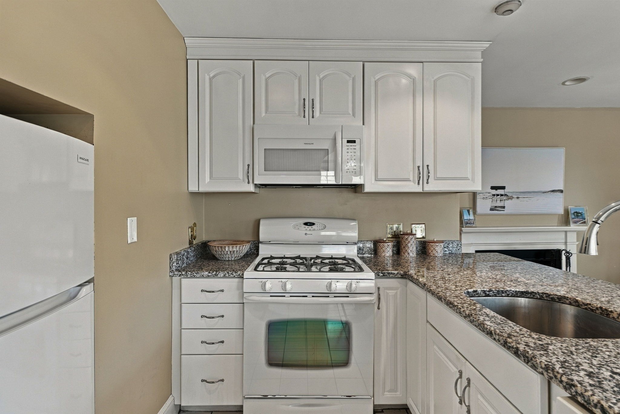 162 High St # B Property Photo 7