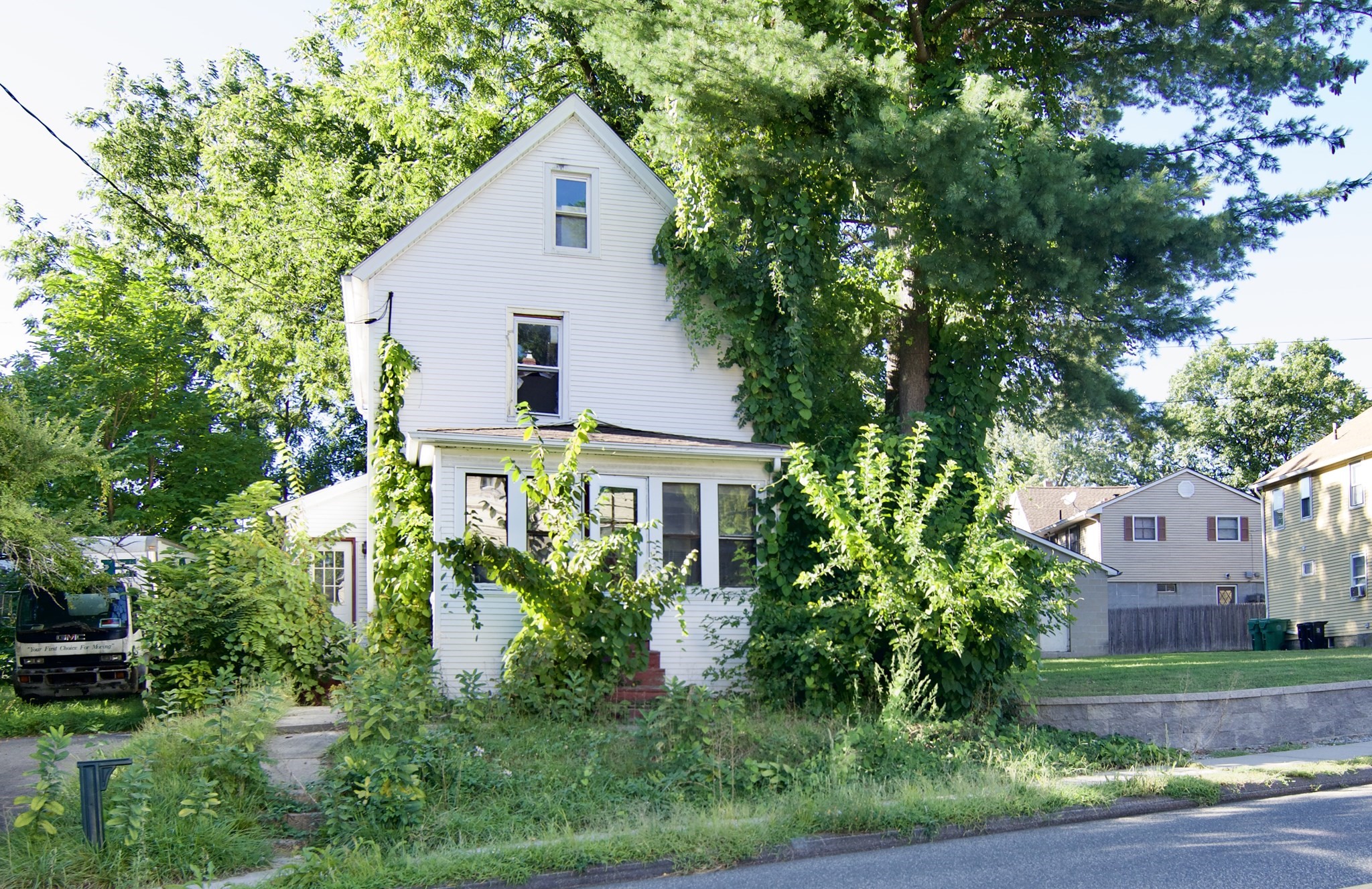 193 Sheridan St Property Photo 1