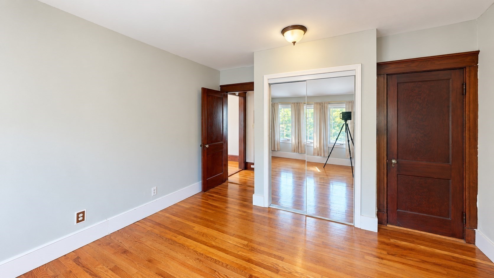 20 Lyne Rd # 2 Property Photo 5