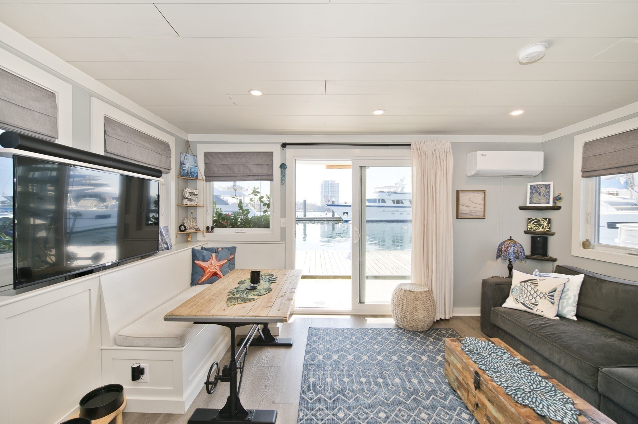 1 Pier 8 # B14 Property Photo 21