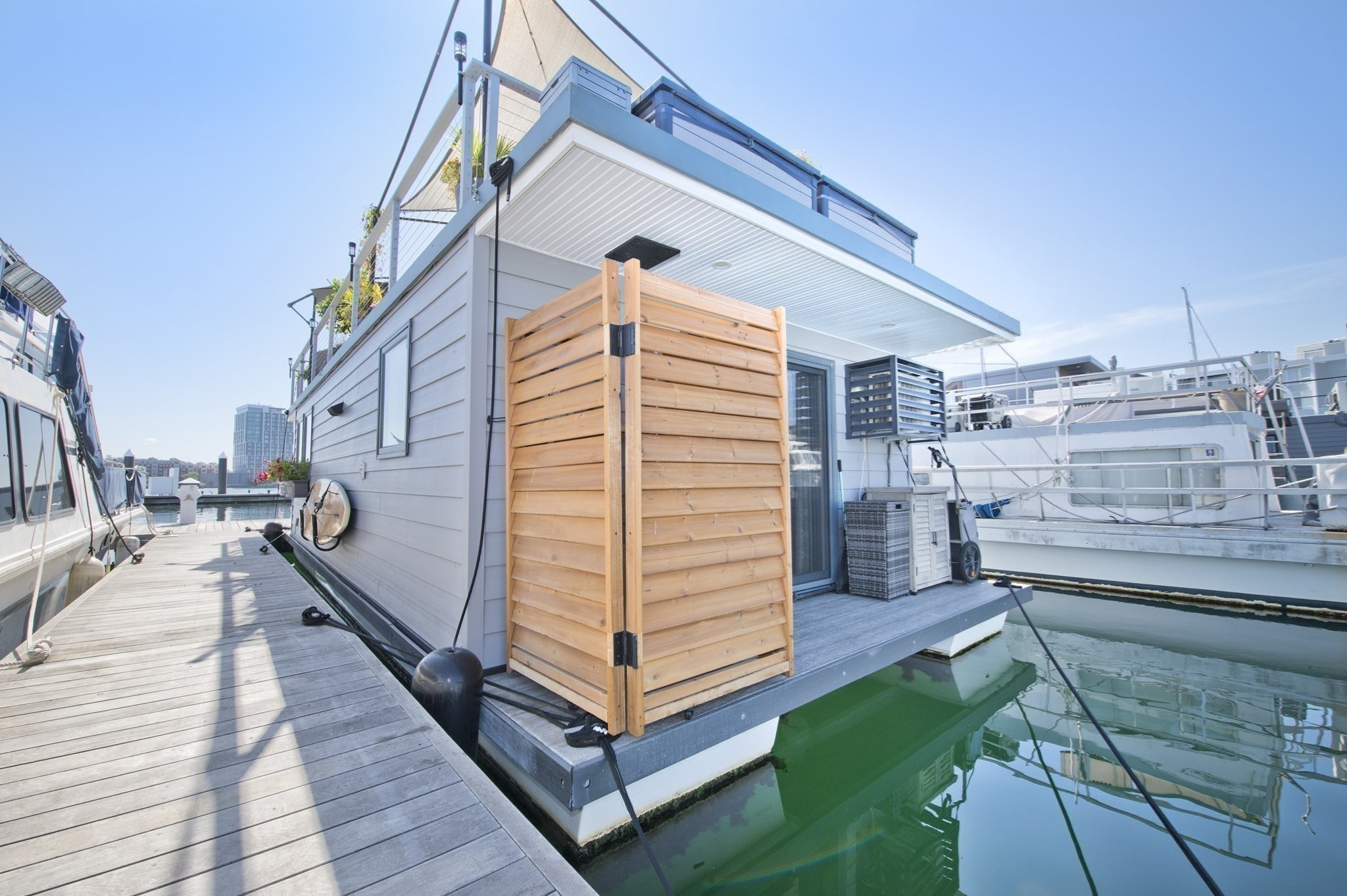 1 Pier 8 # B14 Property Photo 32