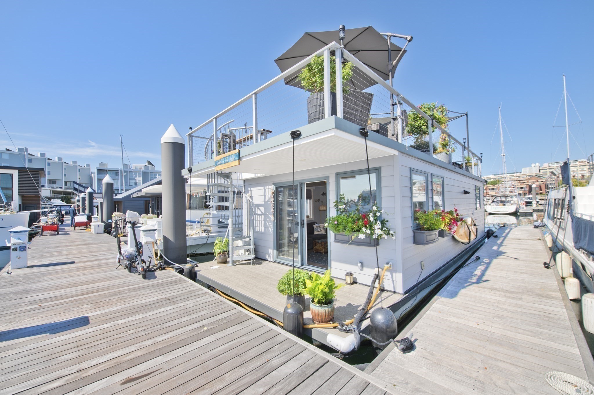 1 Pier 8 # B14 Property Photo 37