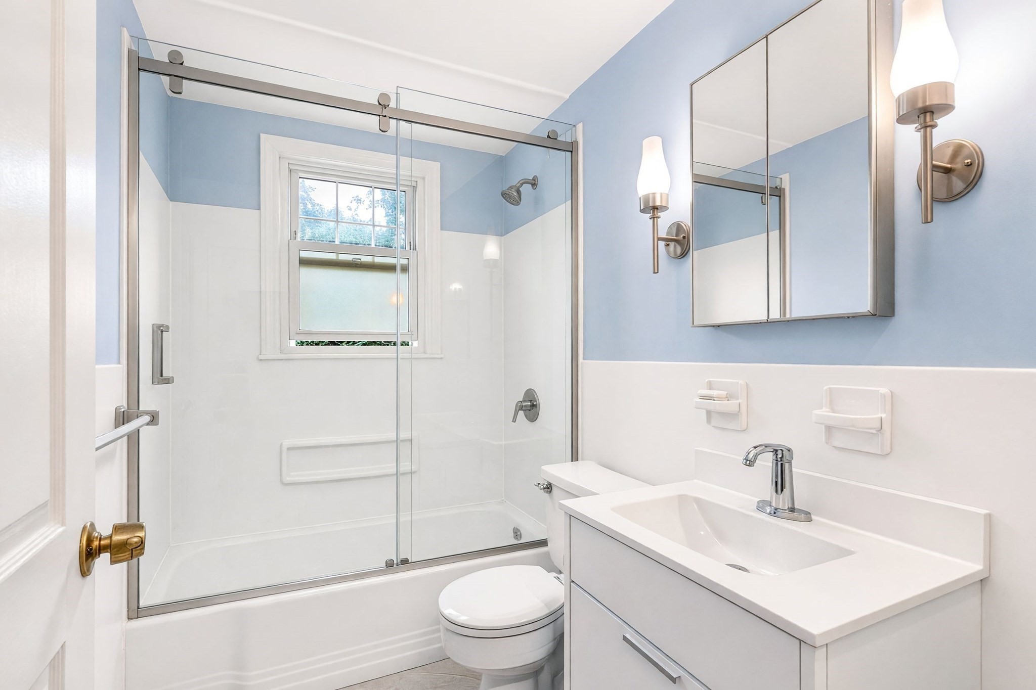 906 Boston Rd Property Photo 14