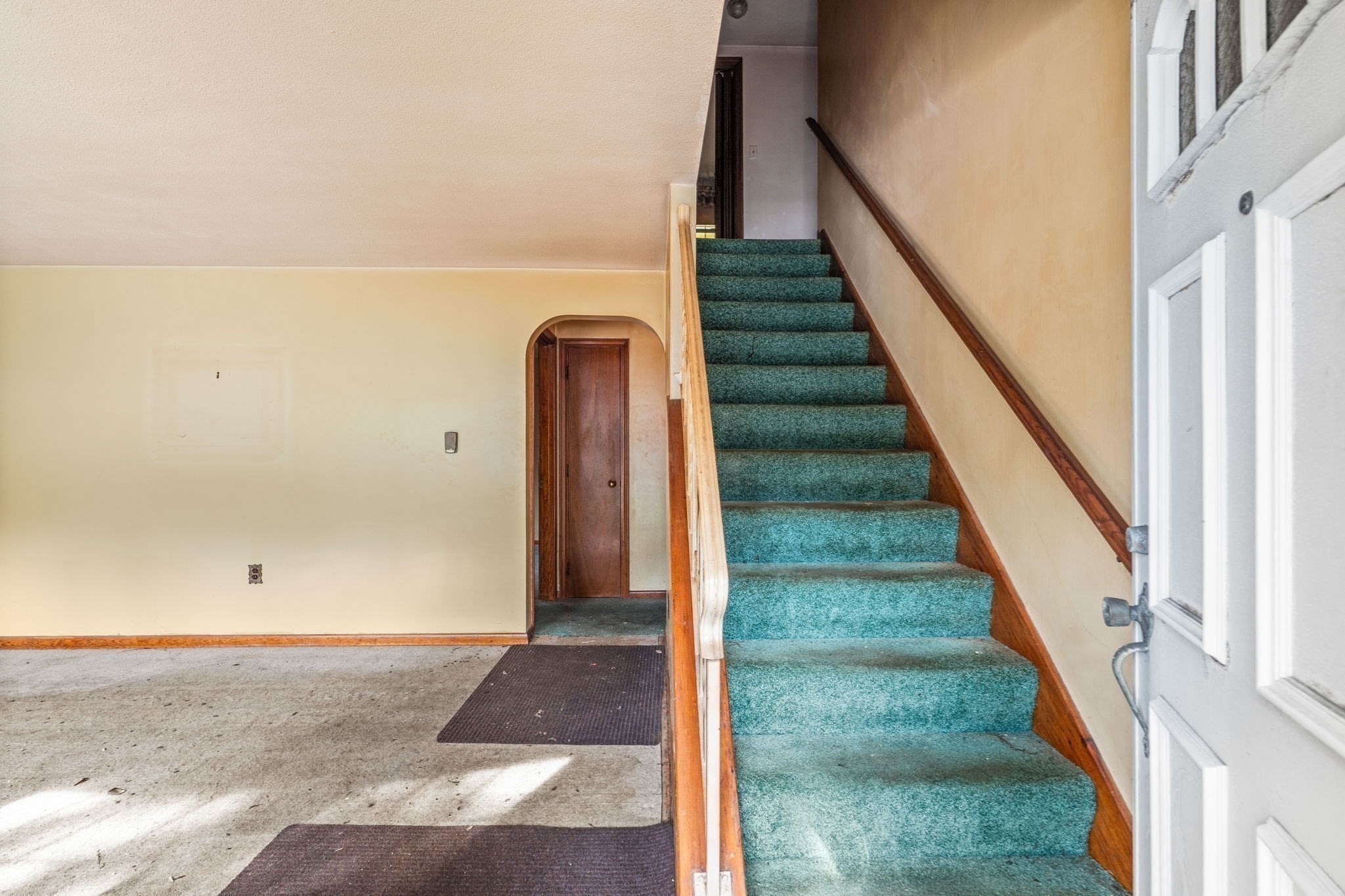 906 Boston Rd Property Photo 18
