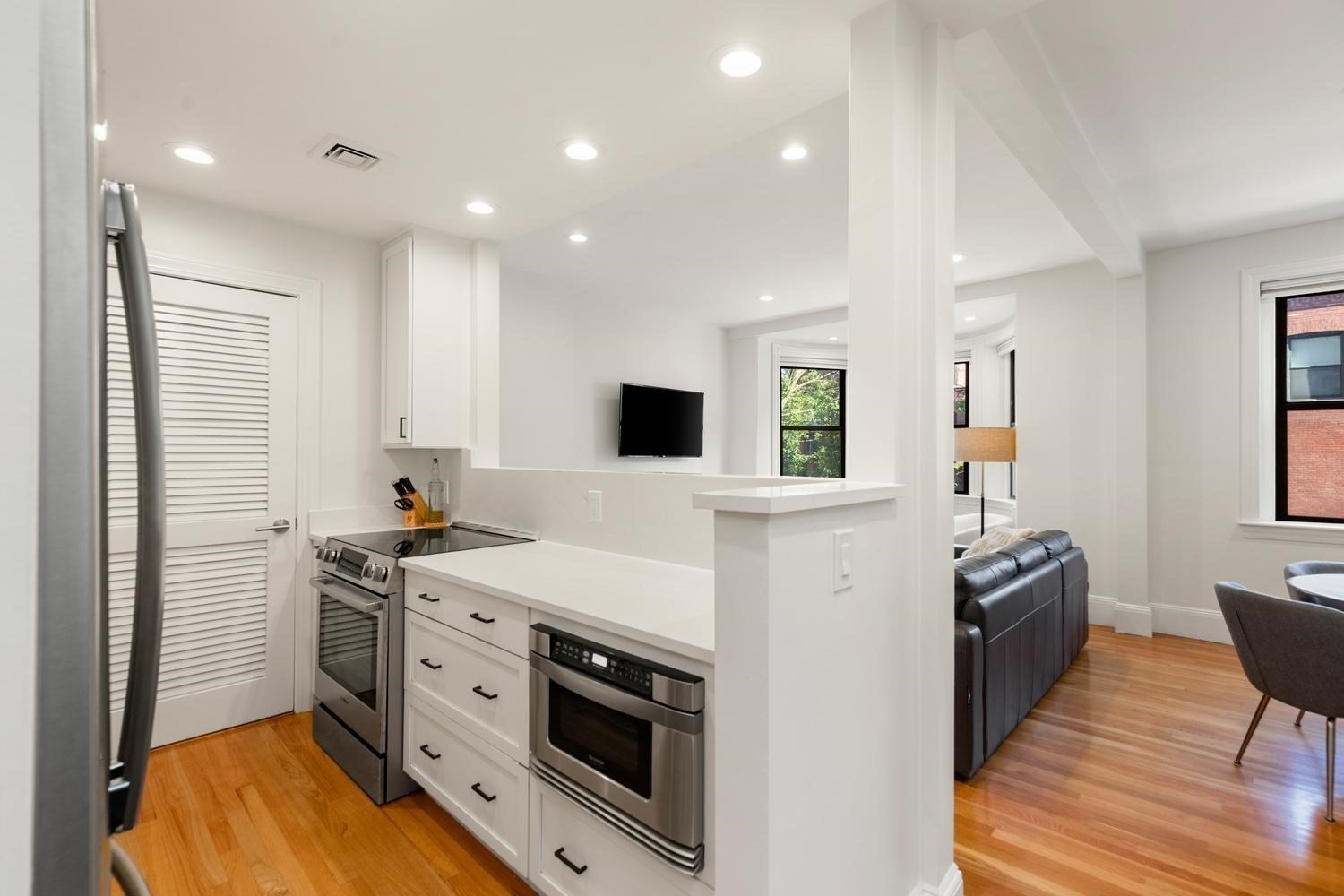 45 Saint Botolph Street # 204 Property Photo 5
