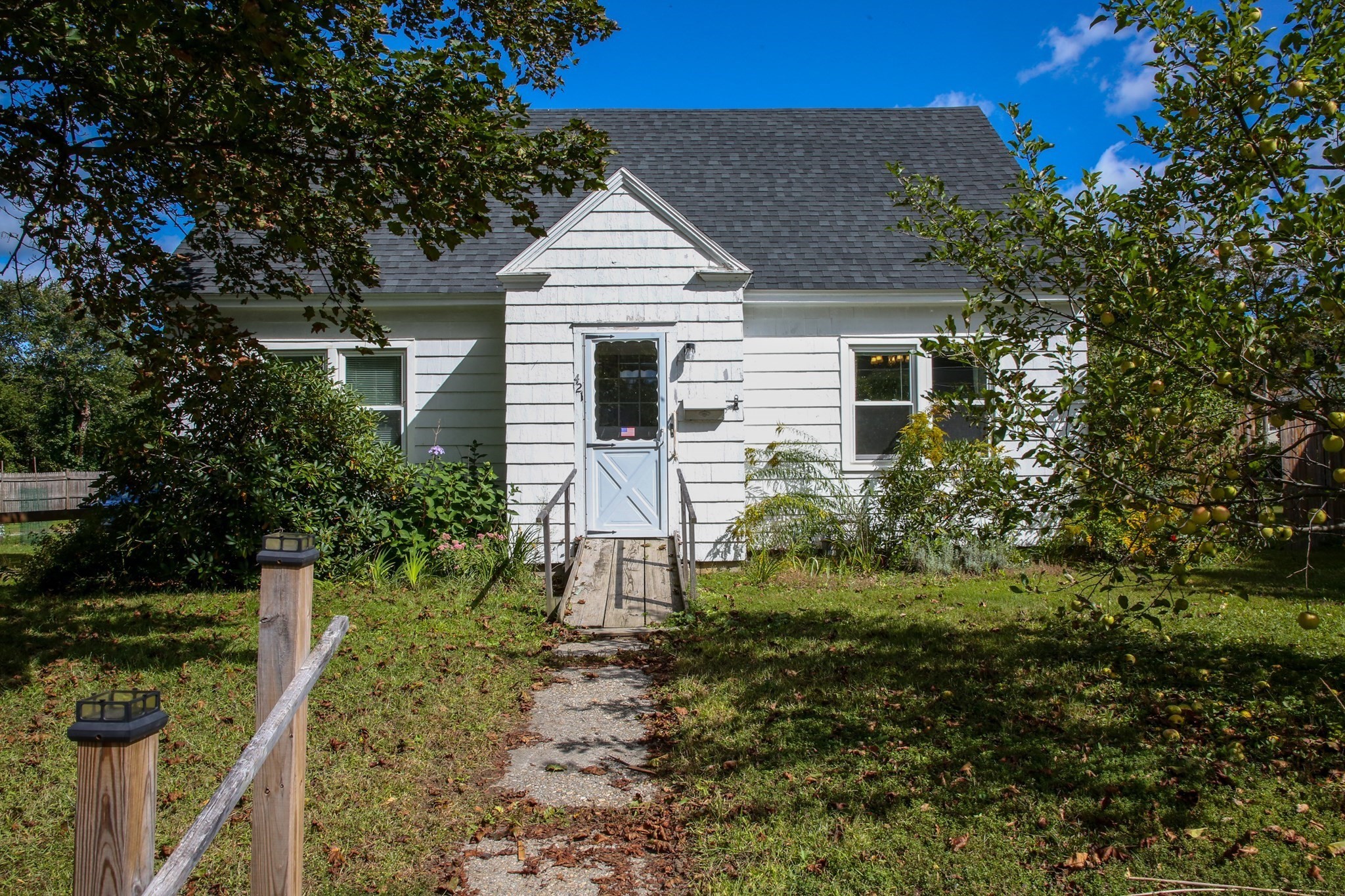 421 Elm St Property Photo 2