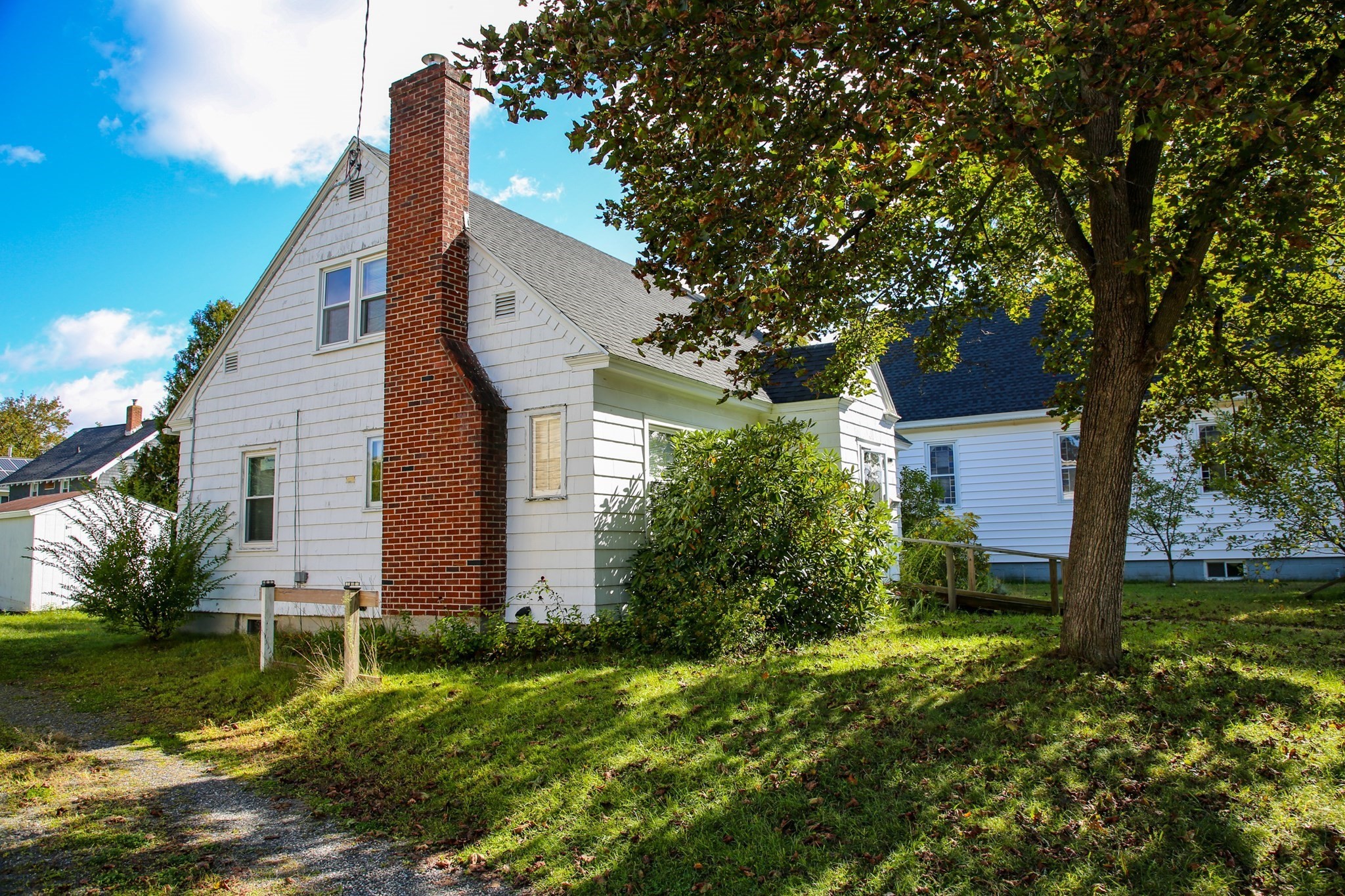 421 Elm St Property Photo 3