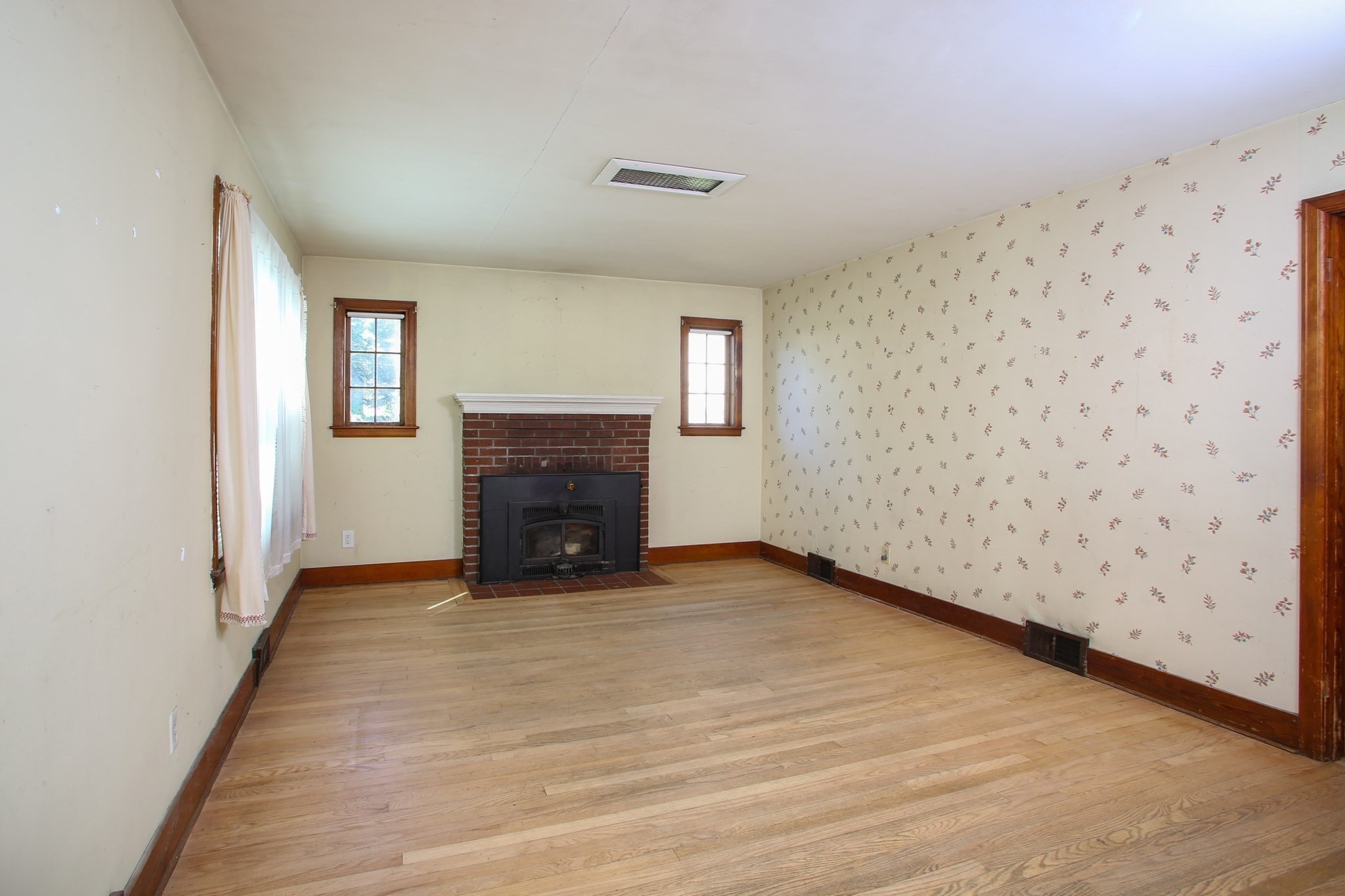 421 Elm St Property Photo 11