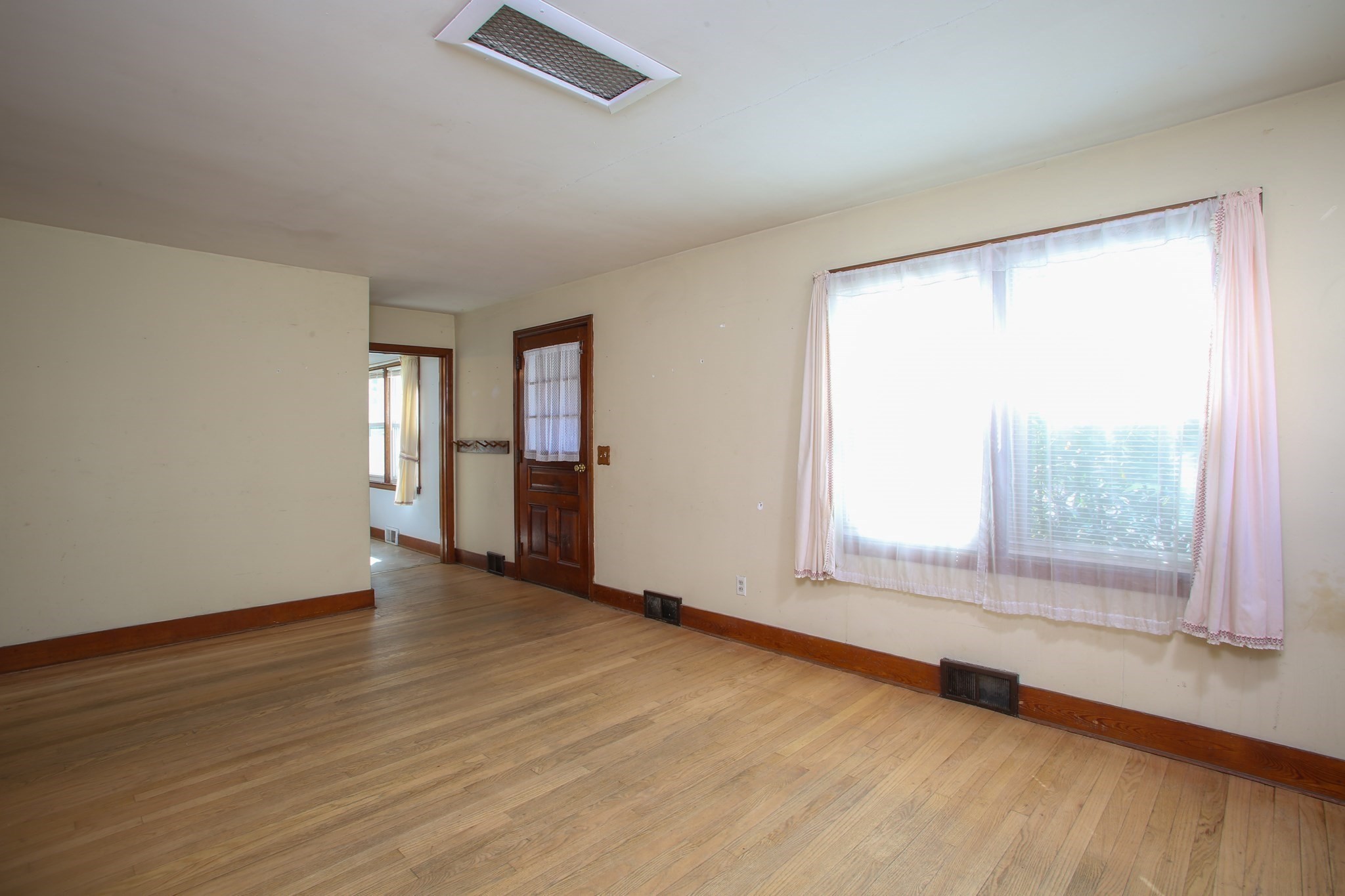 421 Elm St Property Photo 12