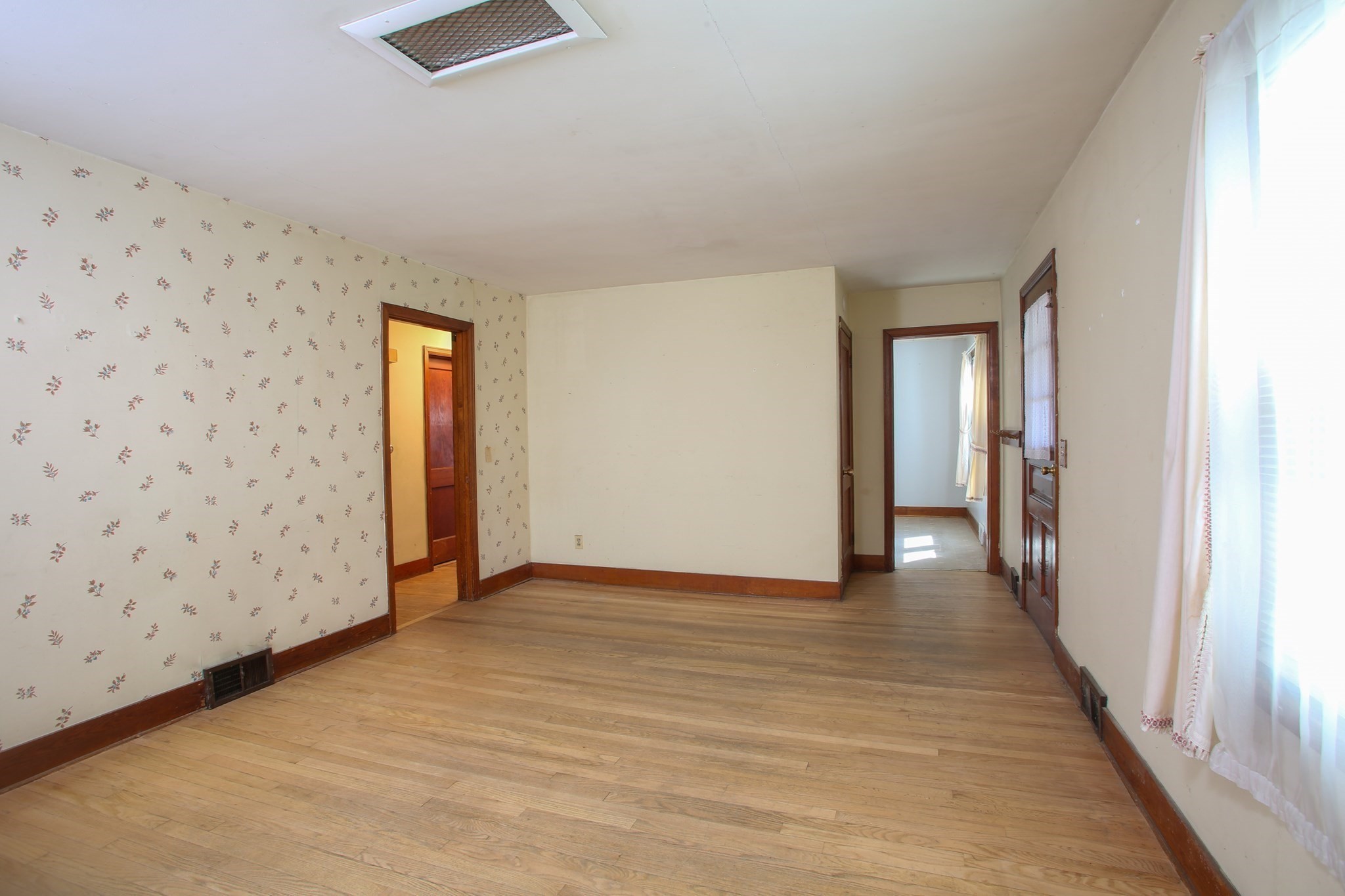421 Elm St Property Photo 13