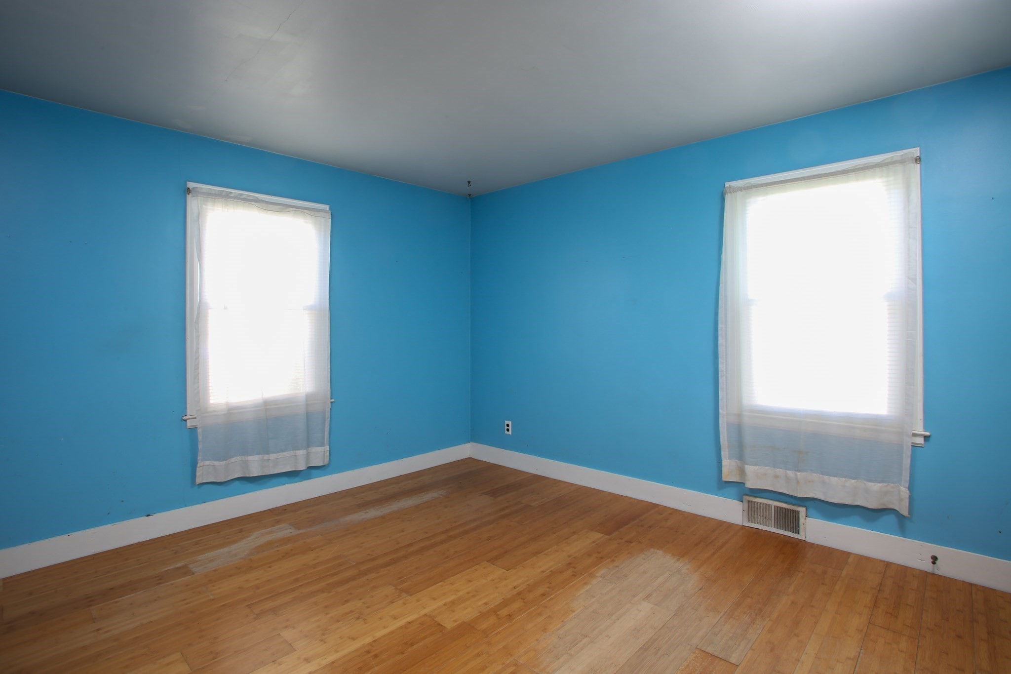 421 Elm St Property Photo 14