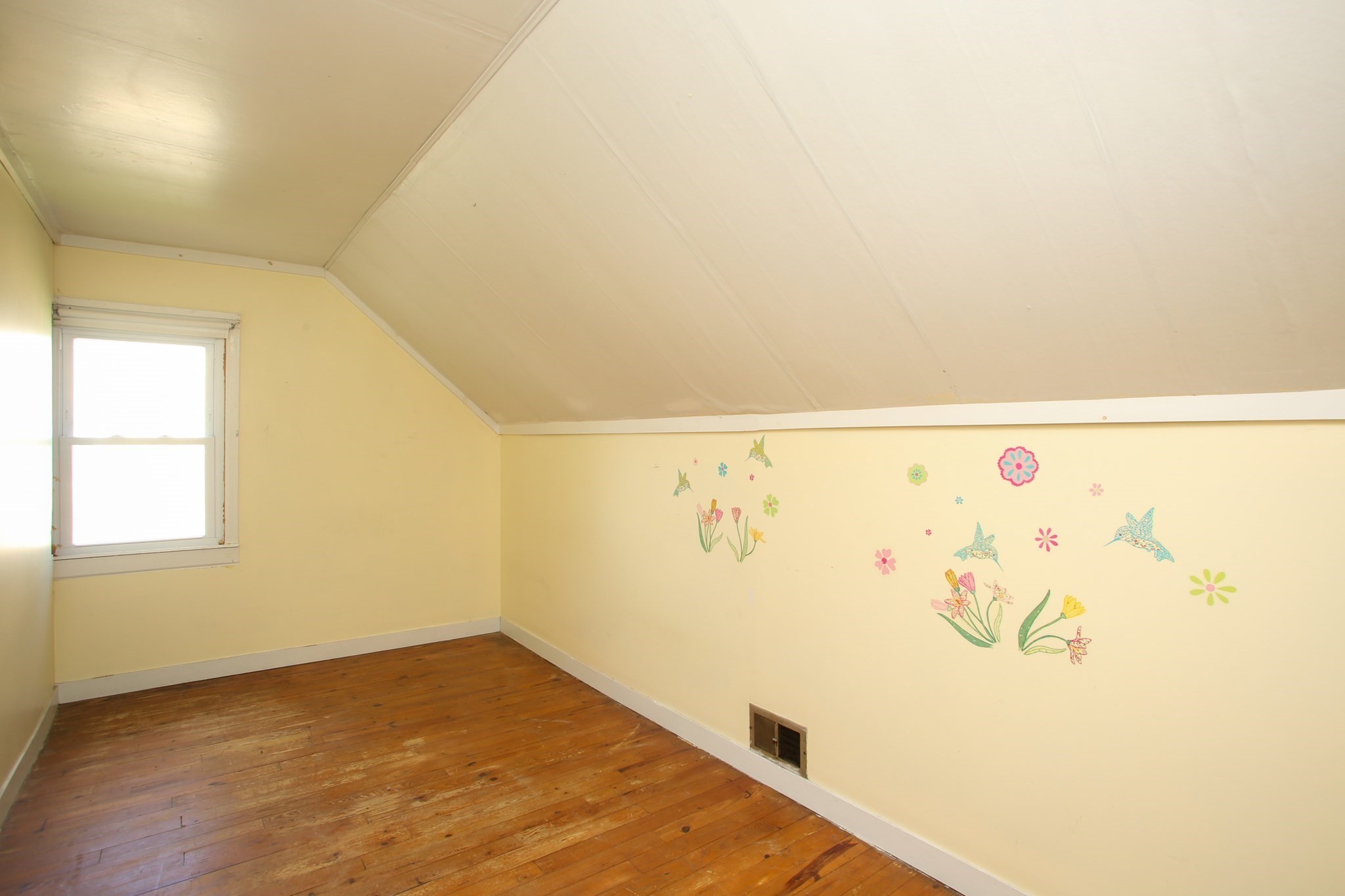 421 Elm St Property Photo 18