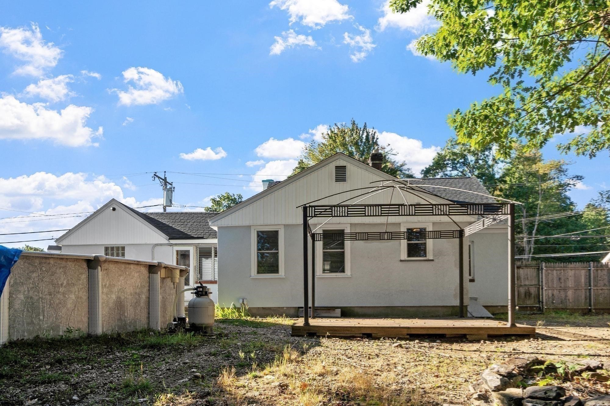 368 Litchfield St Property Photo 4